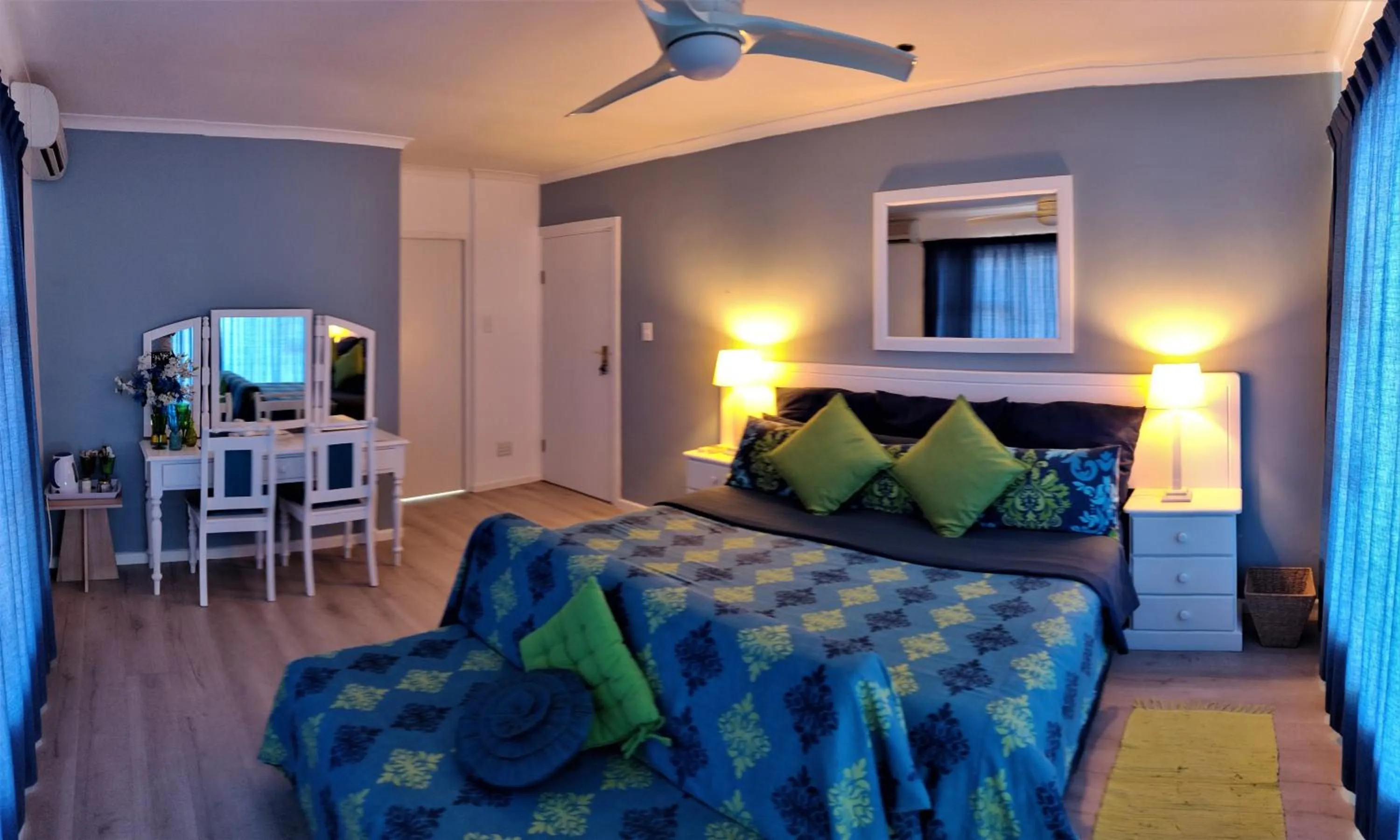 Photo of the whole room, Bed in Penguinden - load-shedding free