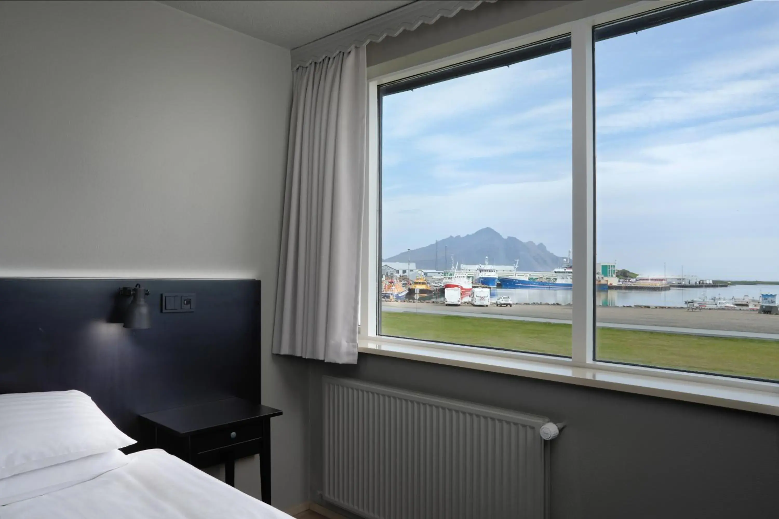 Mountain view, Bed in Höfn - Berjaya Iceland Hotels Mountain view, Bed in Höfn - Berjaya Iceland Hotels