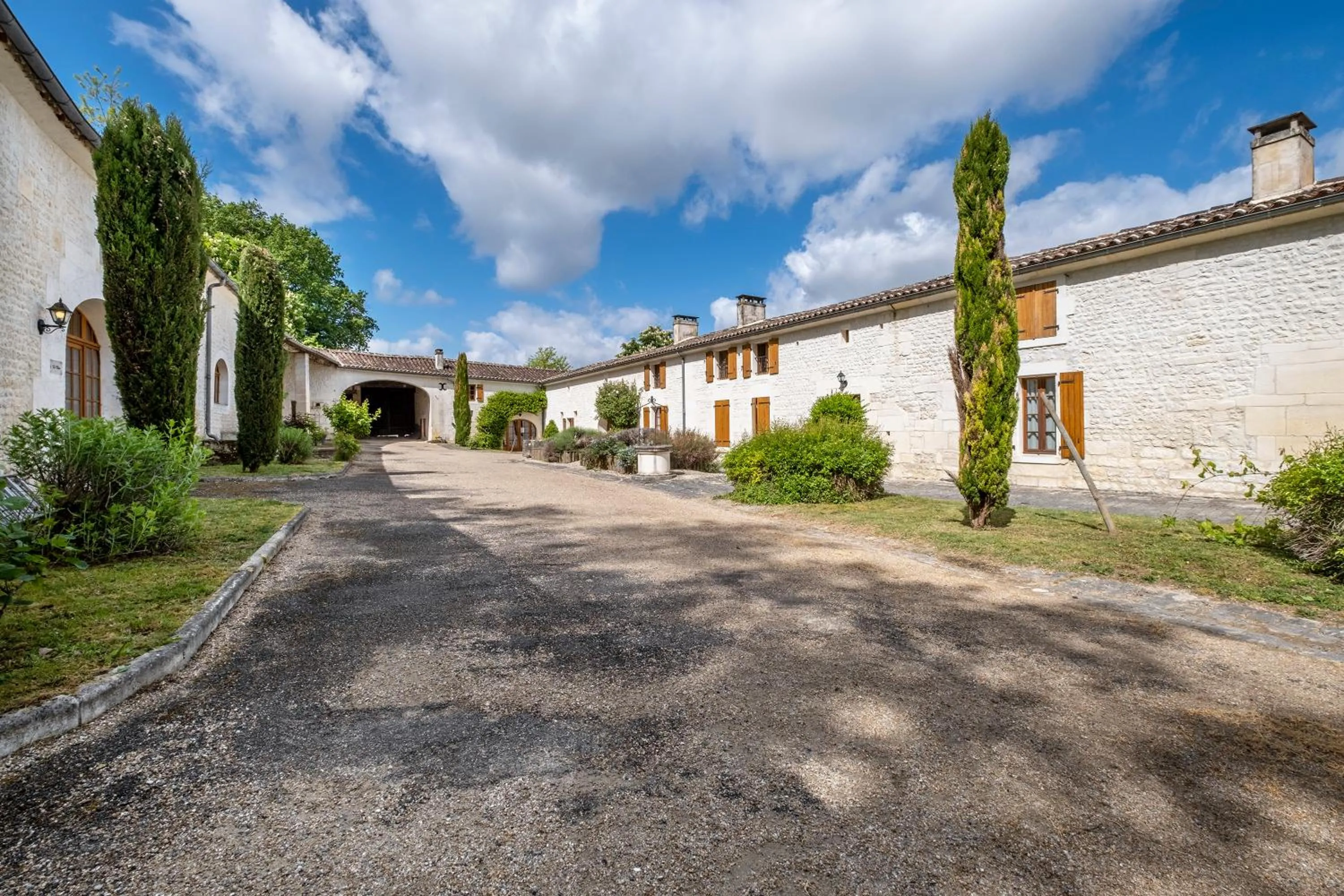 Property building in Le Relais de Saint-Preuil, The Originals Relais Vignes du Cognac
