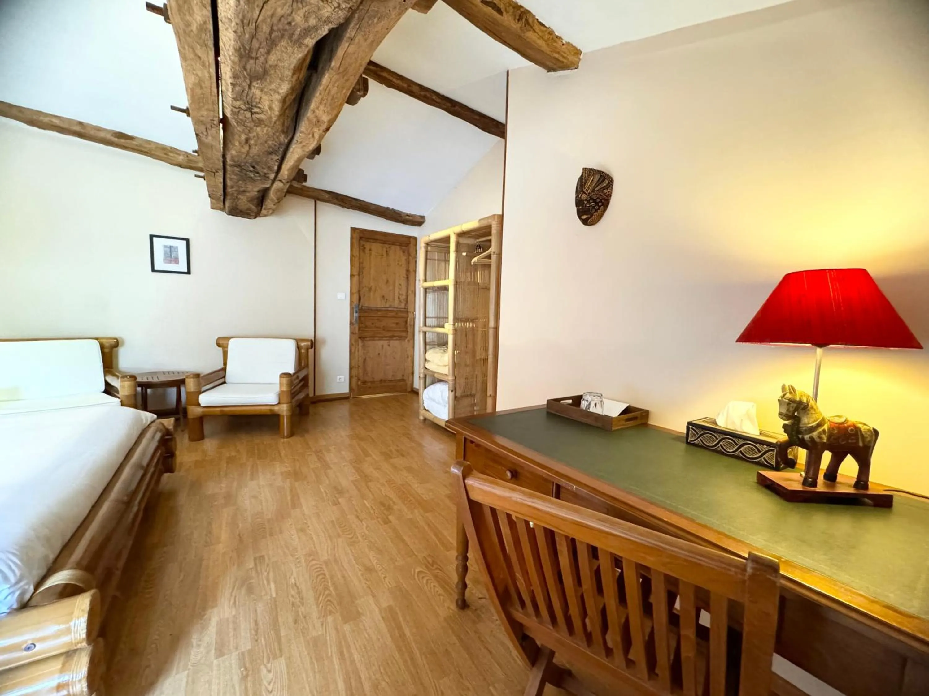 Seating area in Le Relais de Saint-Preuil, The Originals Relais Vignes du Cognac