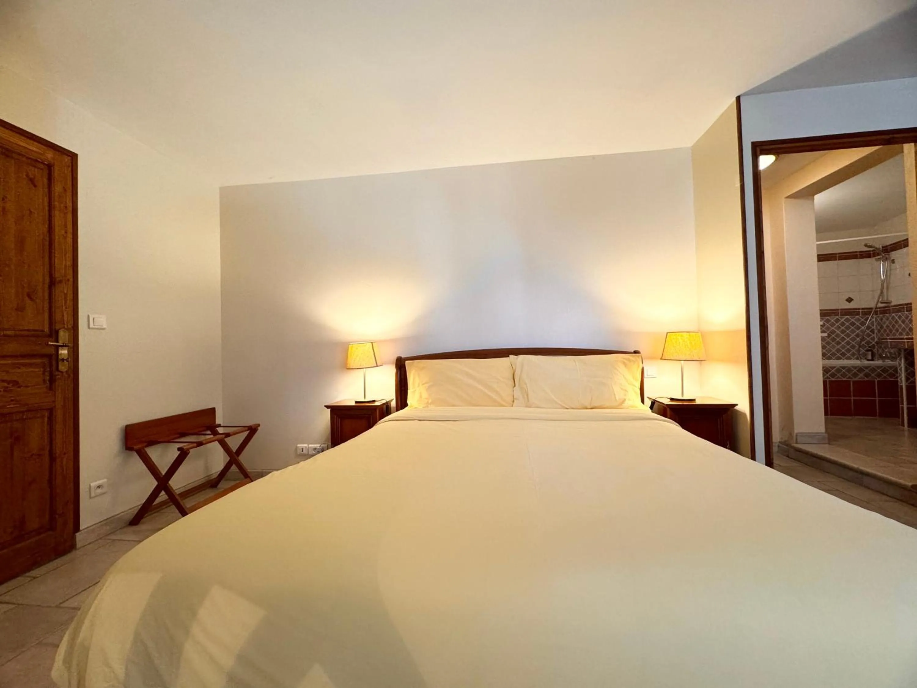 Bed in Le Relais de Saint-Preuil, The Originals Relais Vignes du Cognac