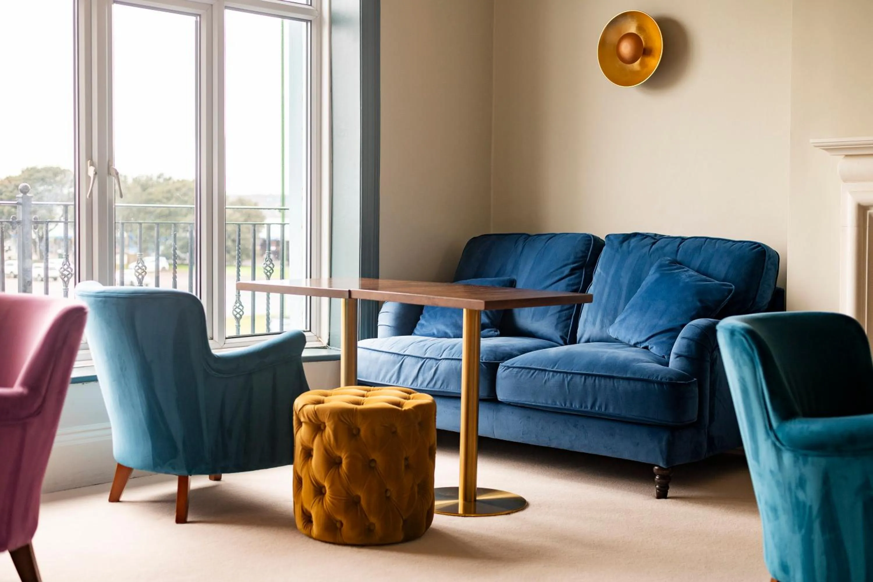 Lounge or bar in East Beach Guest House