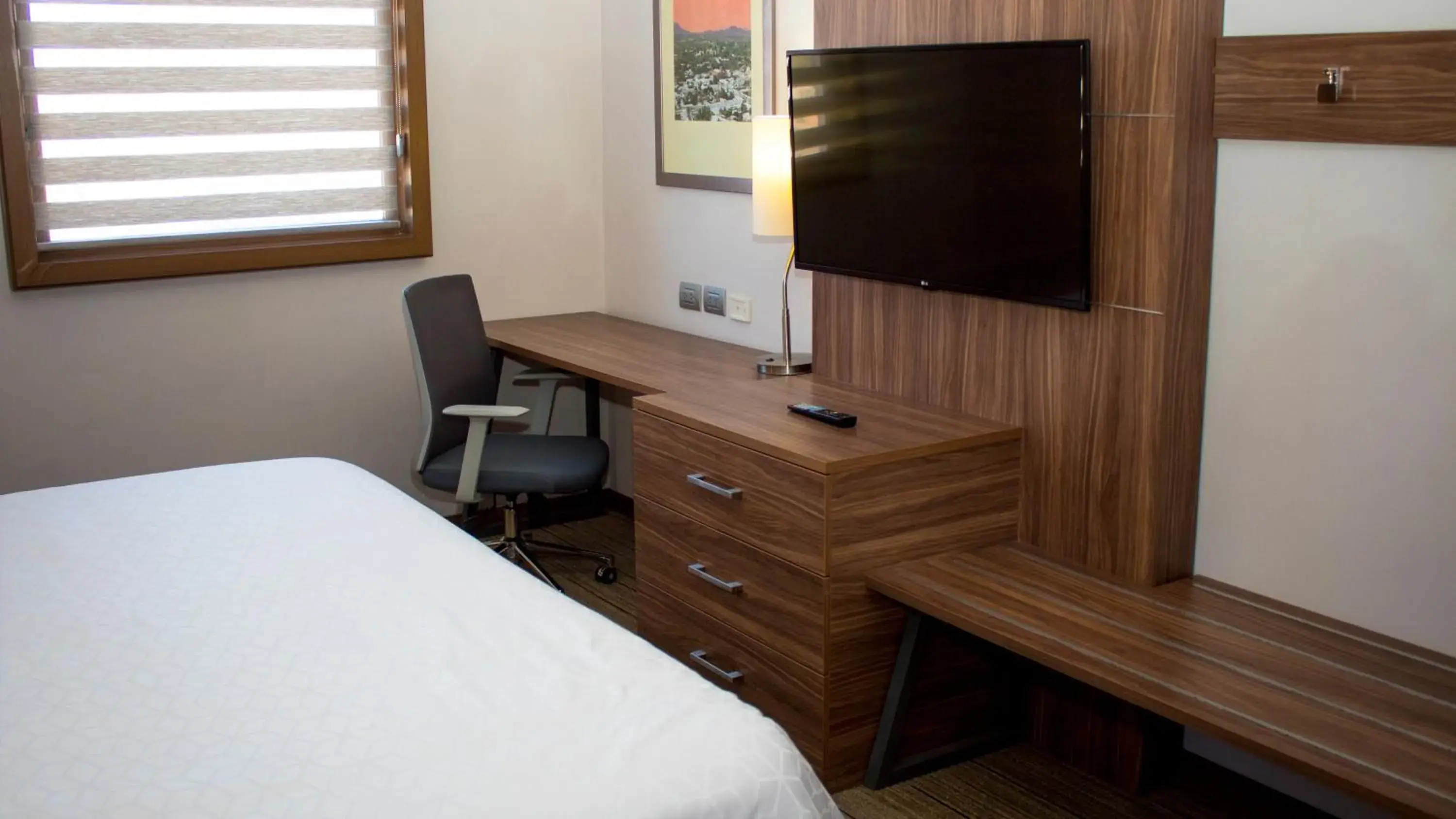 TV and multimedia, Bed in Holiday Inn Express Guaymas by IHG TV and multimedia, Bed in Holiday Inn Express Guaymas by IHG