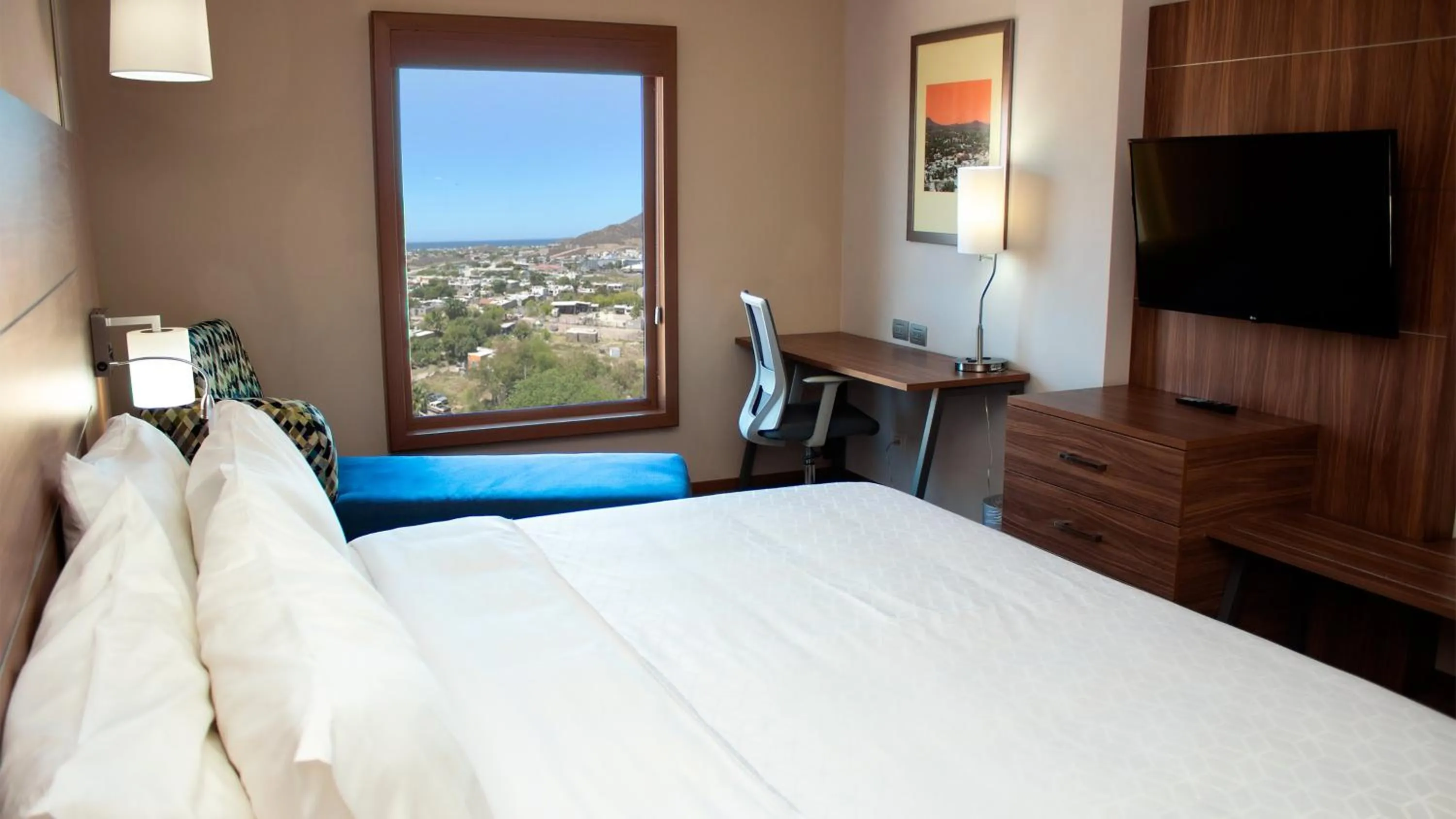 Photo of the whole room, Bed in Holiday Inn Express Guaymas by IHG