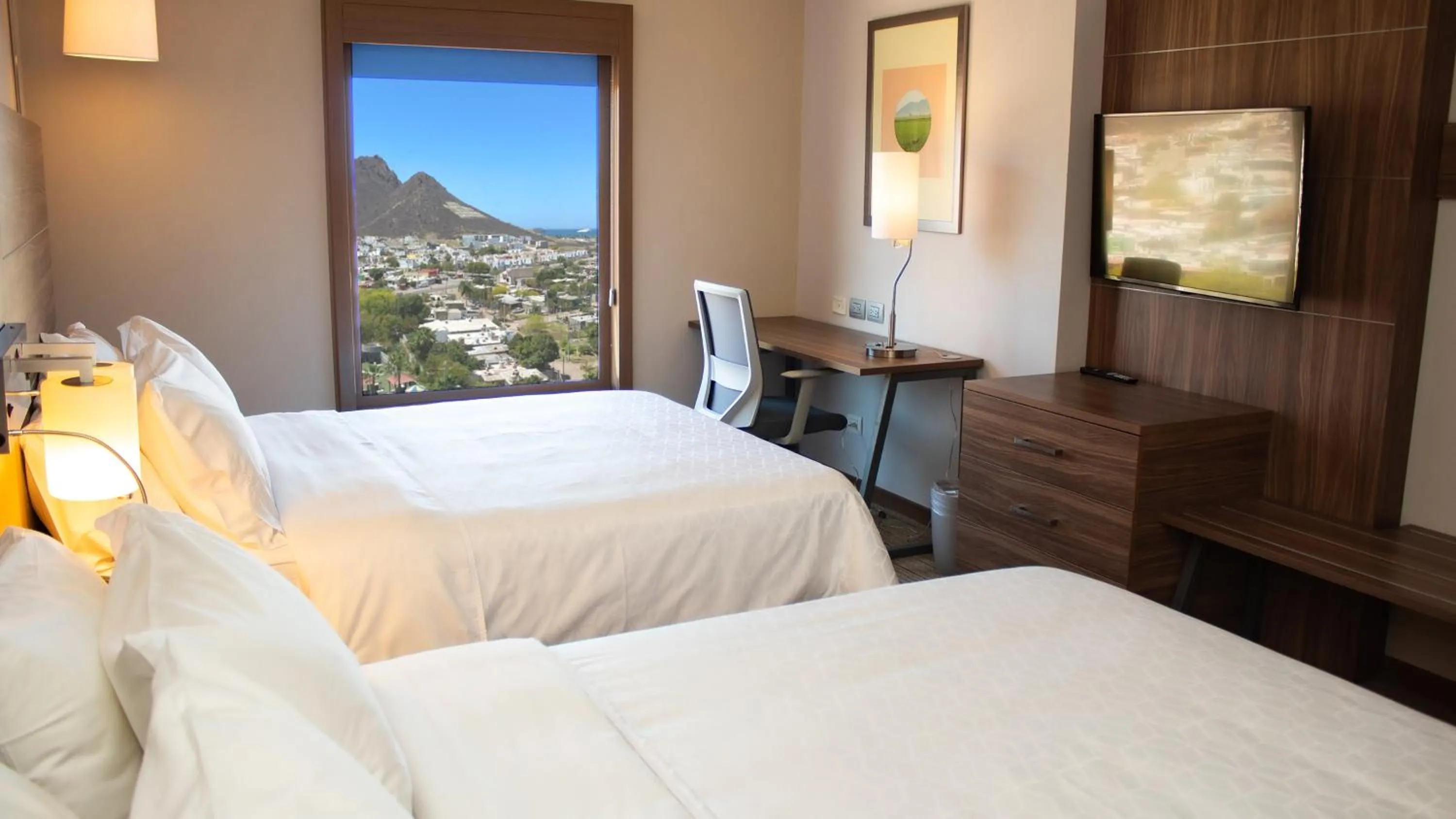 Photo of the whole room, Bed in Holiday Inn Express Guaymas by IHG