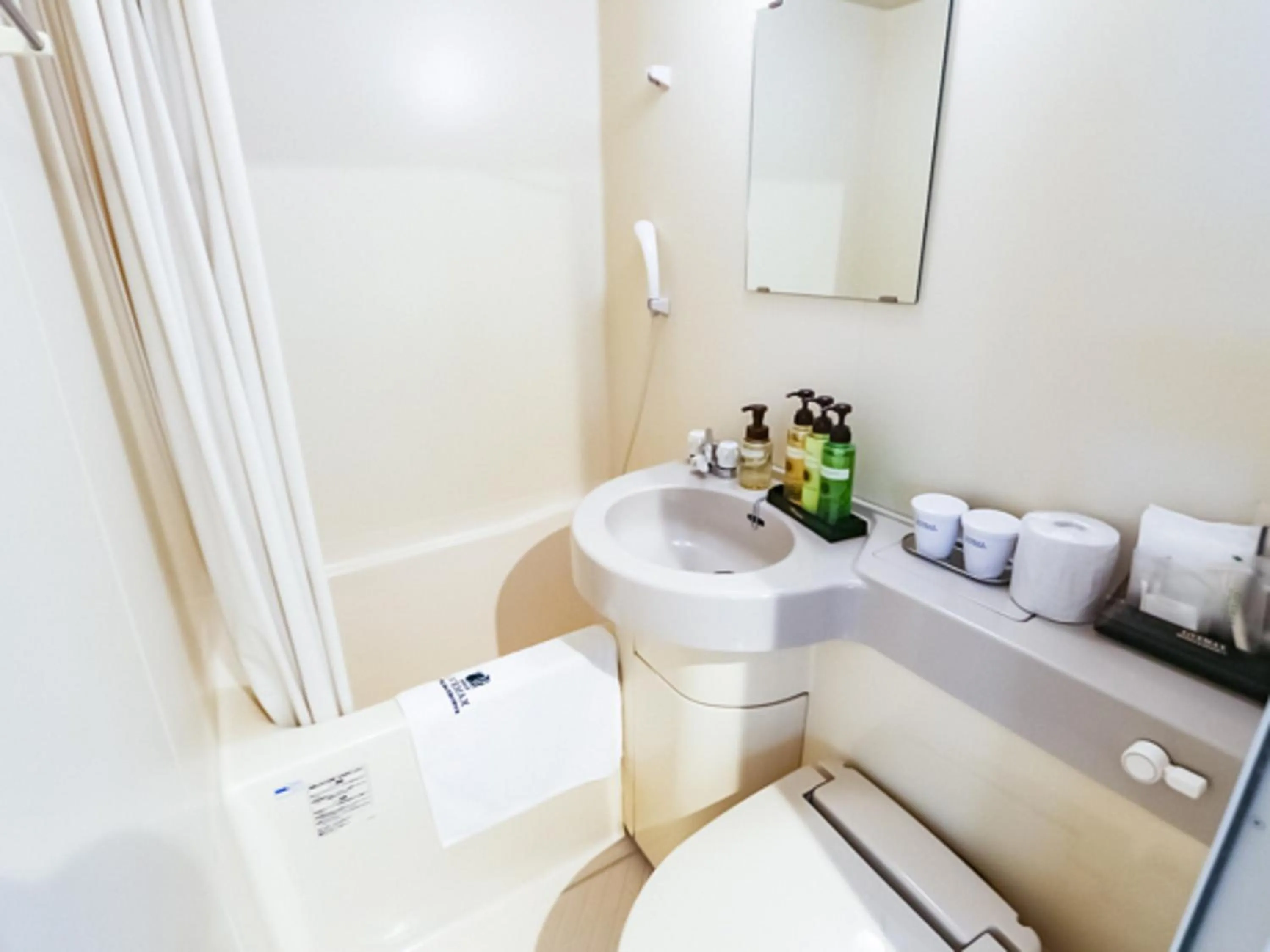 Toilet in HOTEL LiVEMAX BUDGET Fuji Ekimae