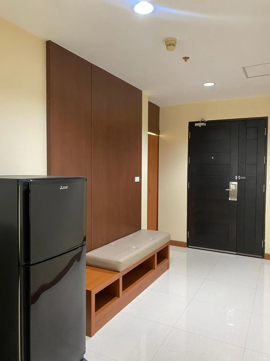 Photo of the whole room in 42Grand Residence