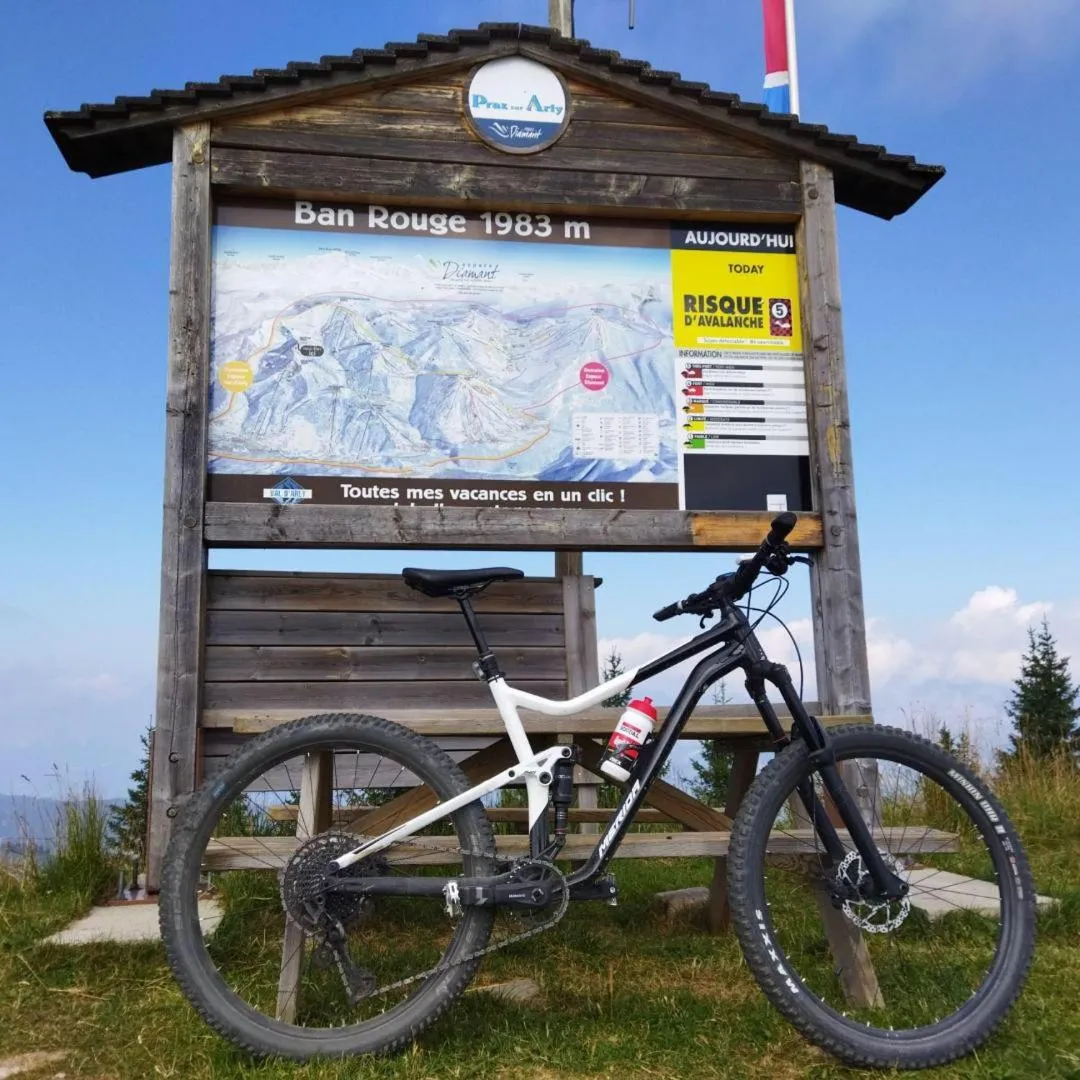 Cycling in Les Chalets de La Griyotire
