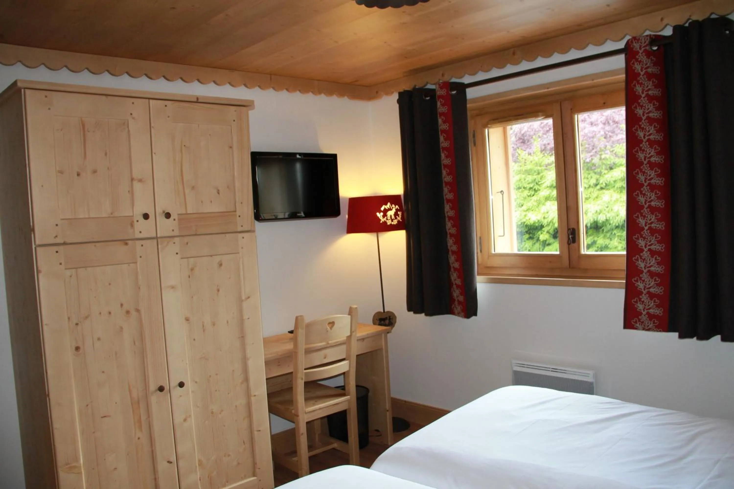 TV and multimedia, Bed in Les Chalets de La Griyotire