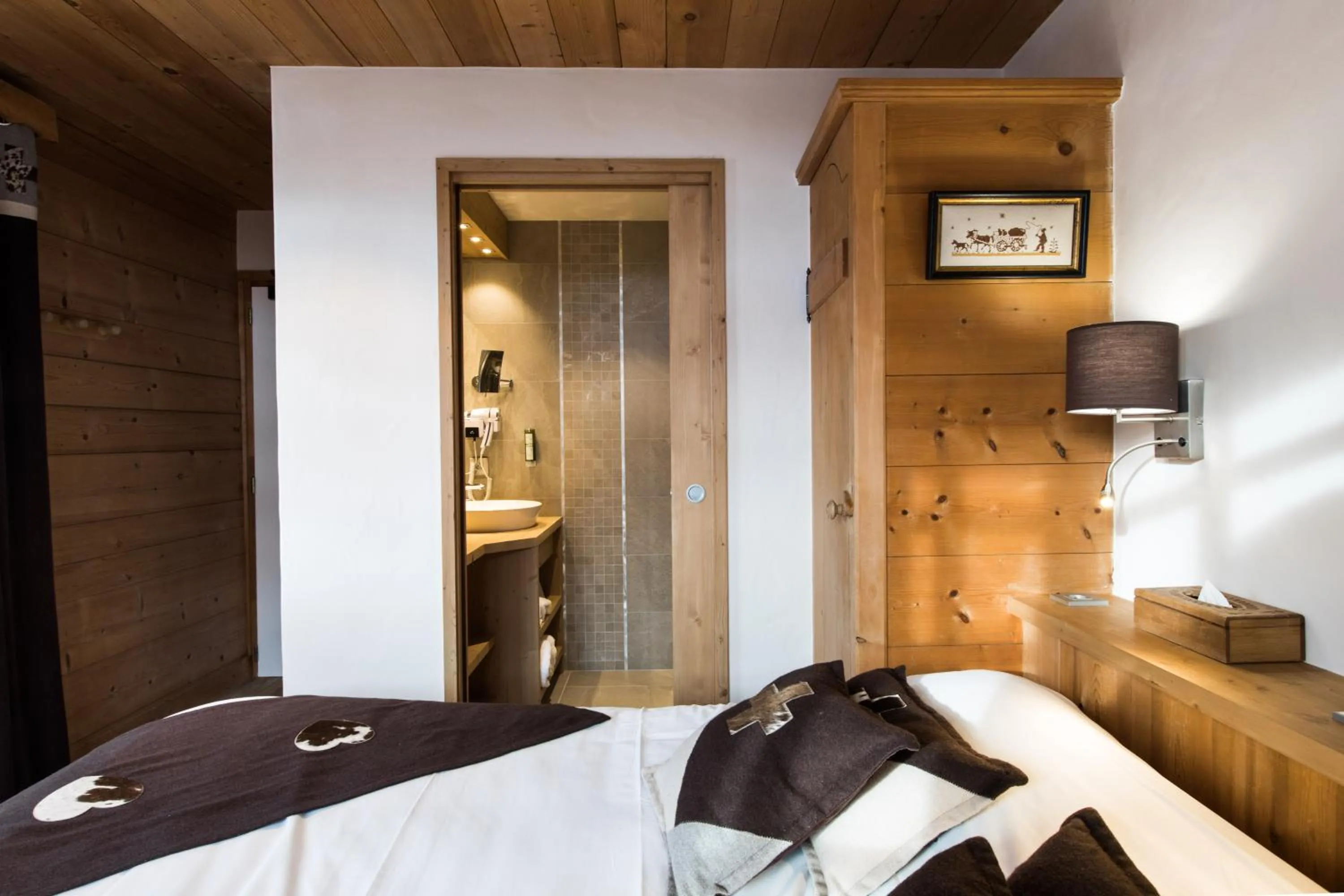 Bathroom, Bed in Les Chalets de La Griyotire