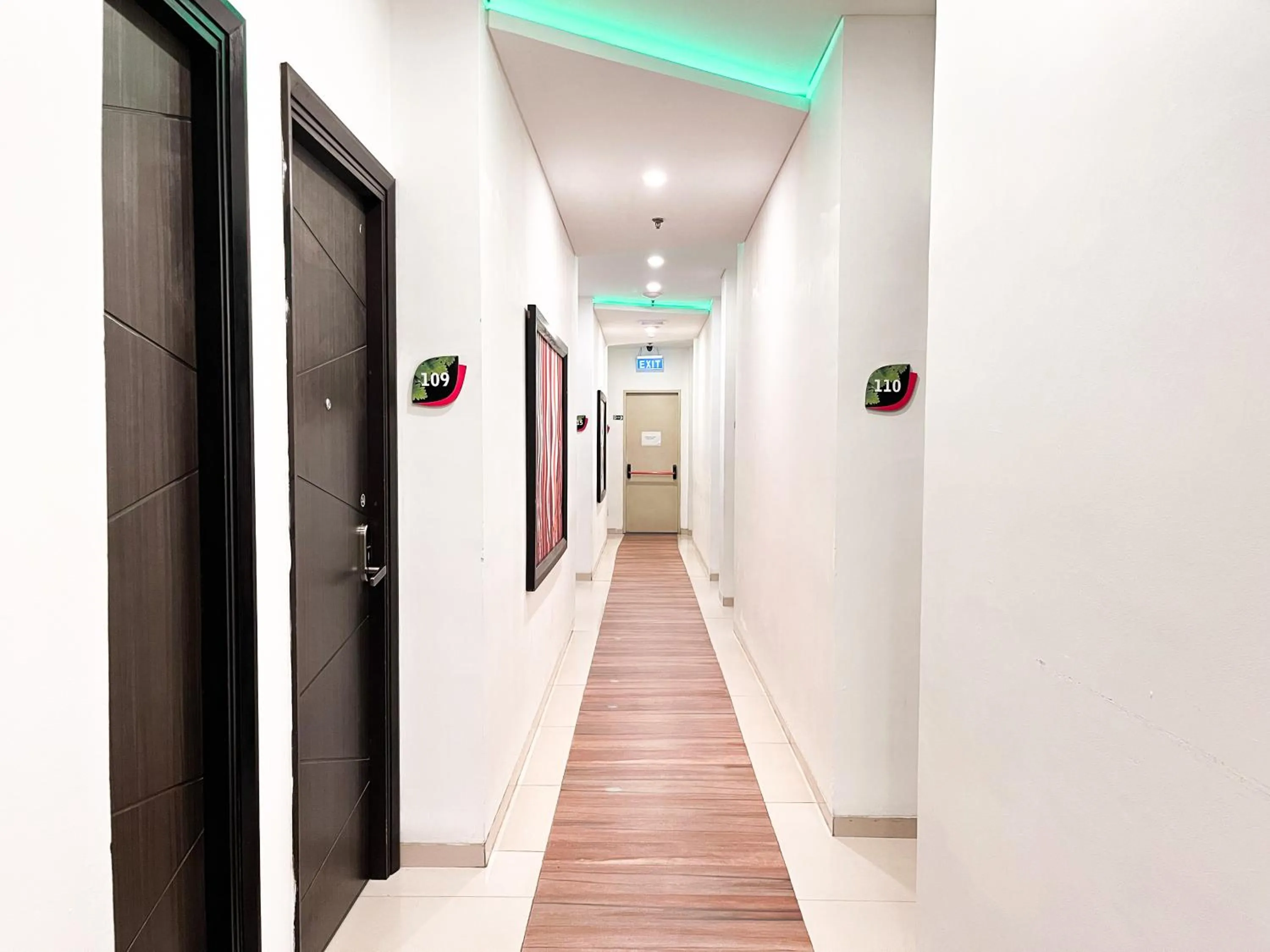 Photo of the whole room in Oak Tree Urban Hotel Jakarta