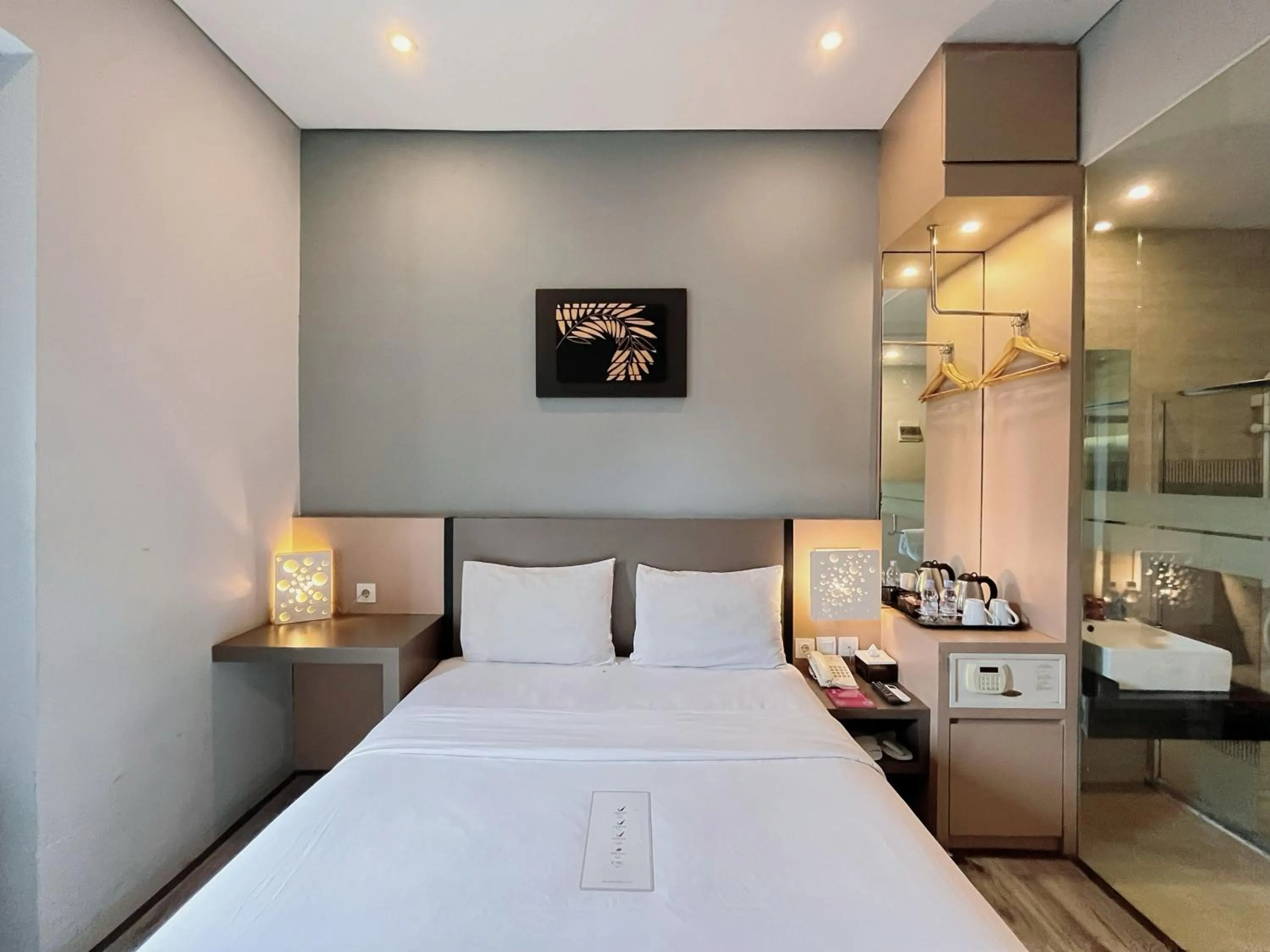 Bedroom, Bed in Oak Tree Urban Hotel Jakarta