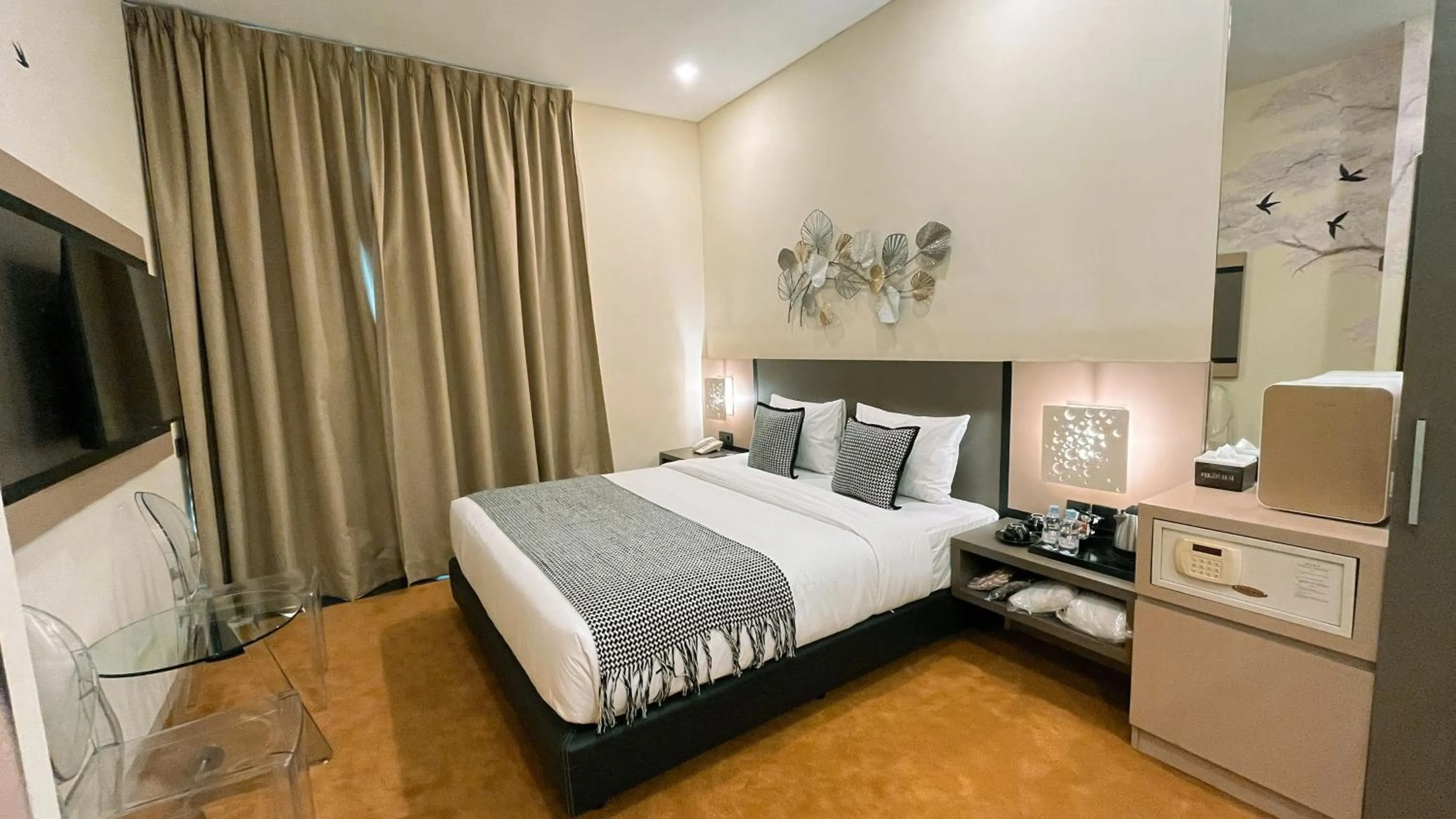 Bedroom, Bed in Oak Tree Urban Hotel Jakarta