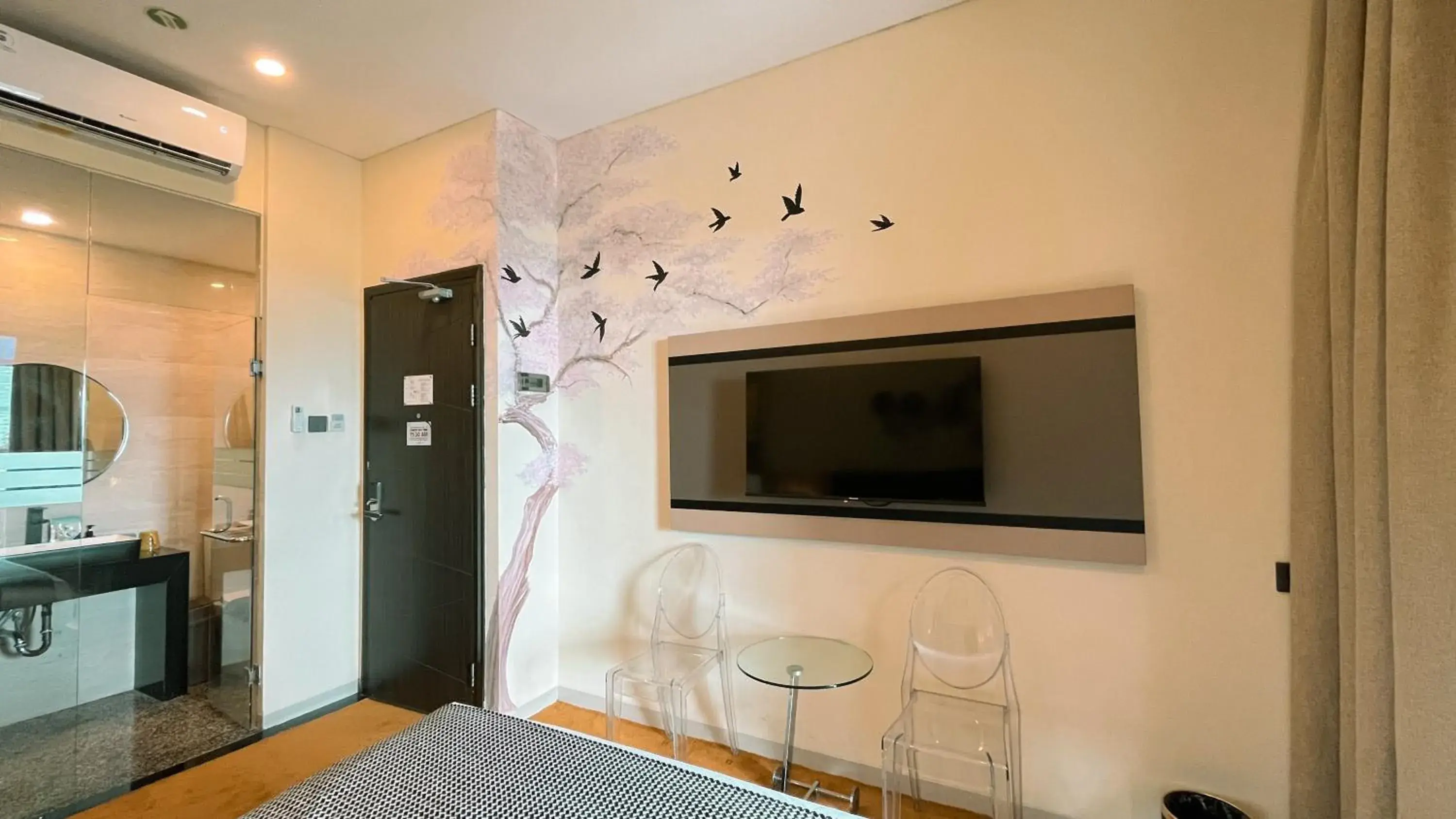 TV and multimedia, Bed in Oak Tree Urban Hotel Jakarta TV and multimedia, Bed in Oak Tree Urban Hotel Jakarta