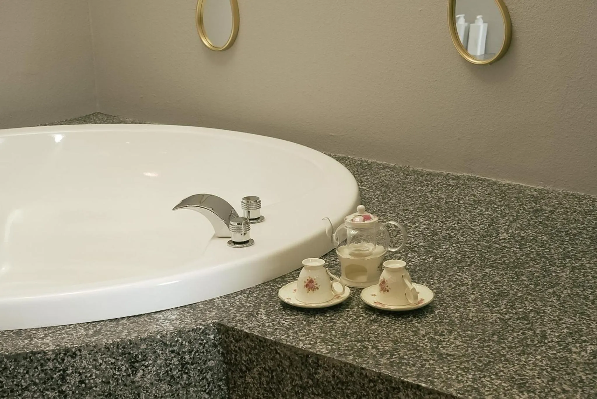 Bathroom in Oak Tree Urban Hotel Jakarta