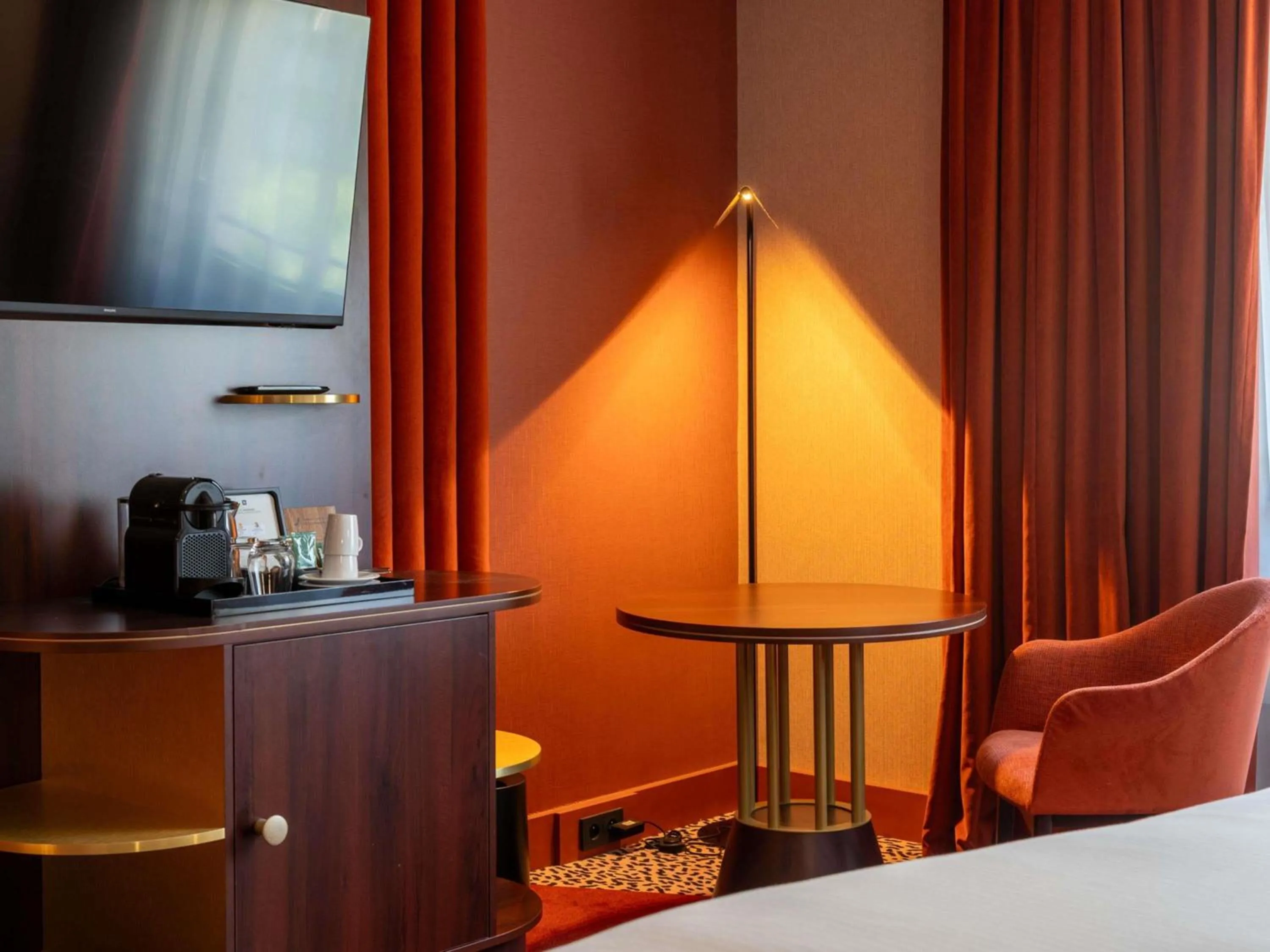 Bedroom, Bed in Nest Hotel Paris la Défense - MGallery Collection