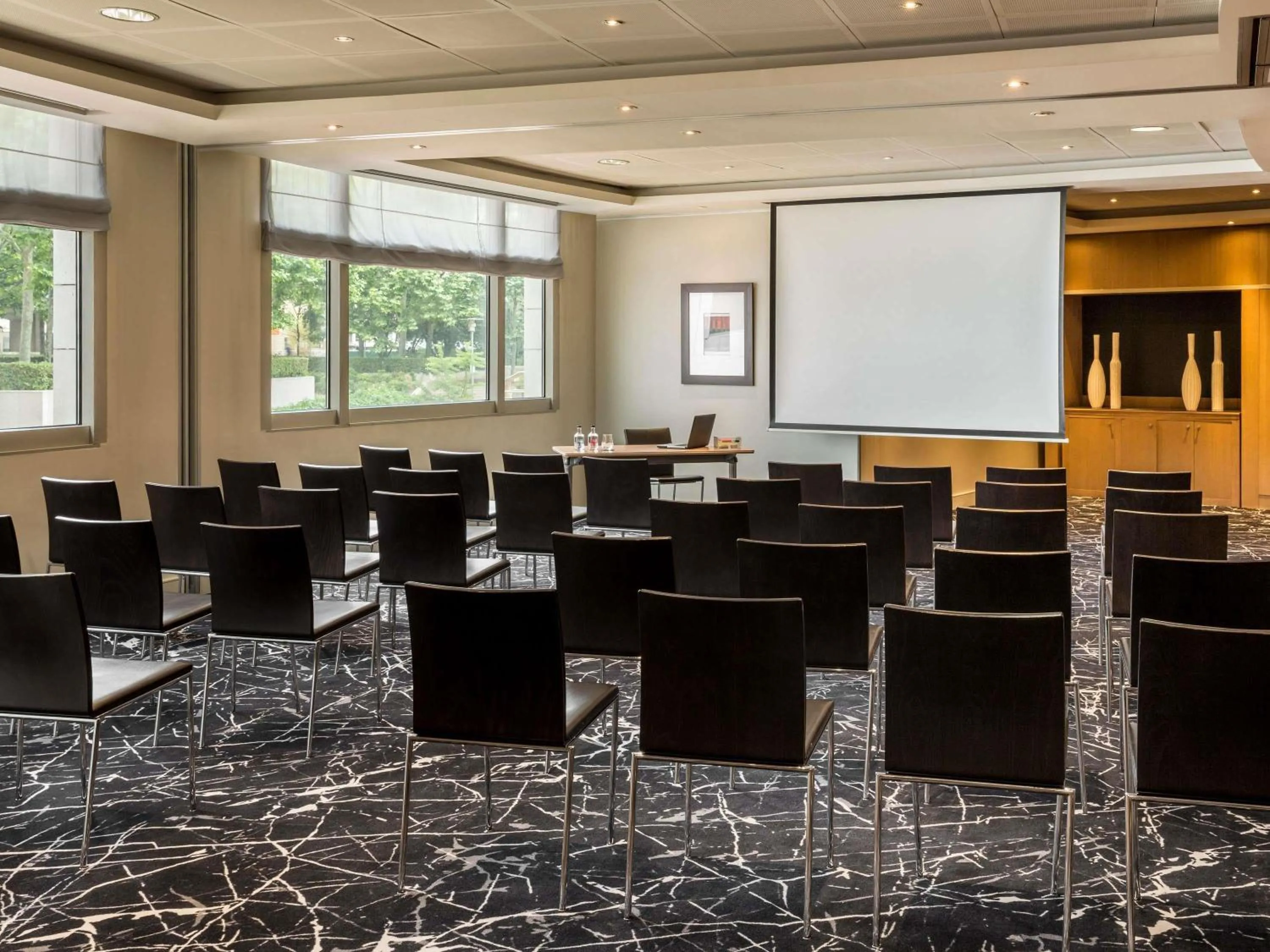 Meeting/conference room in Nest Hotel Paris la Défense - MGallery Collection