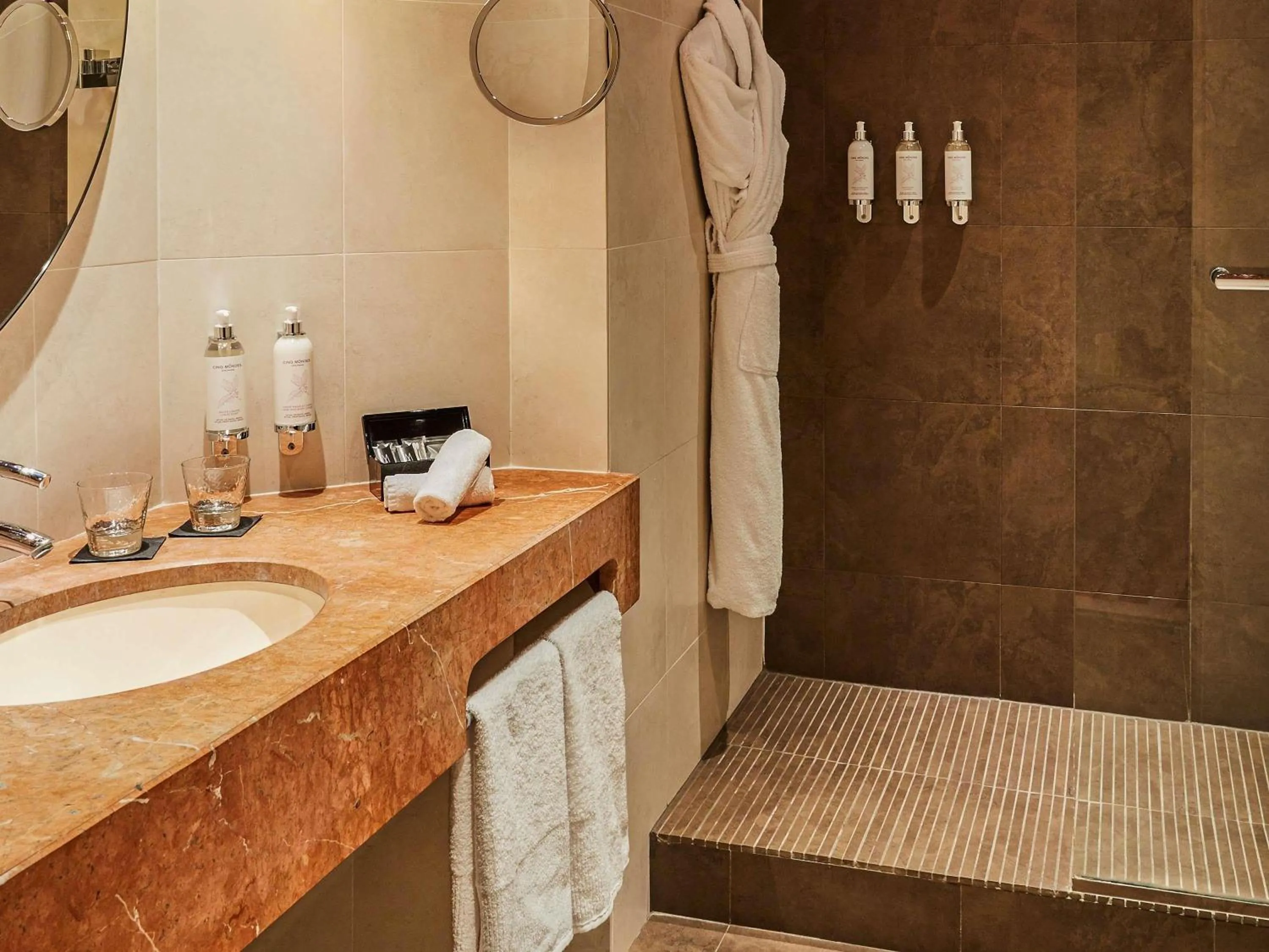 Bedroom in Nest Hotel Paris la Défense - MGallery Collection