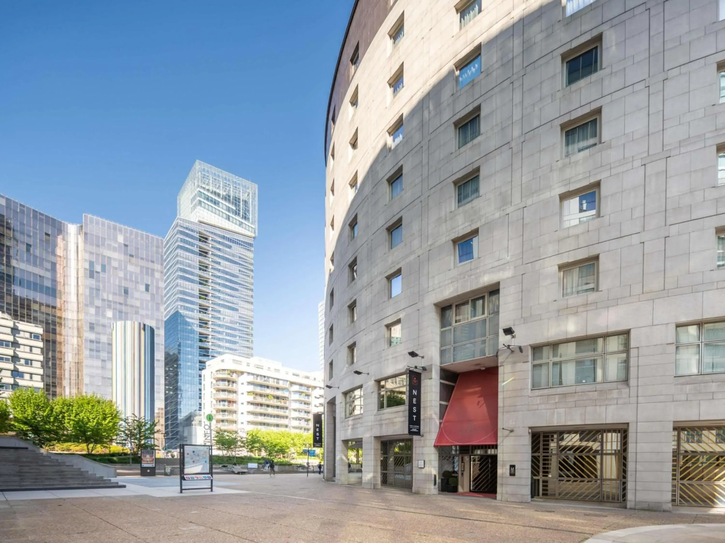 Property building in Nest Hotel Paris la Défense - MGallery Collection Property building in Nest Hotel Paris la Défense - MGallery Collection