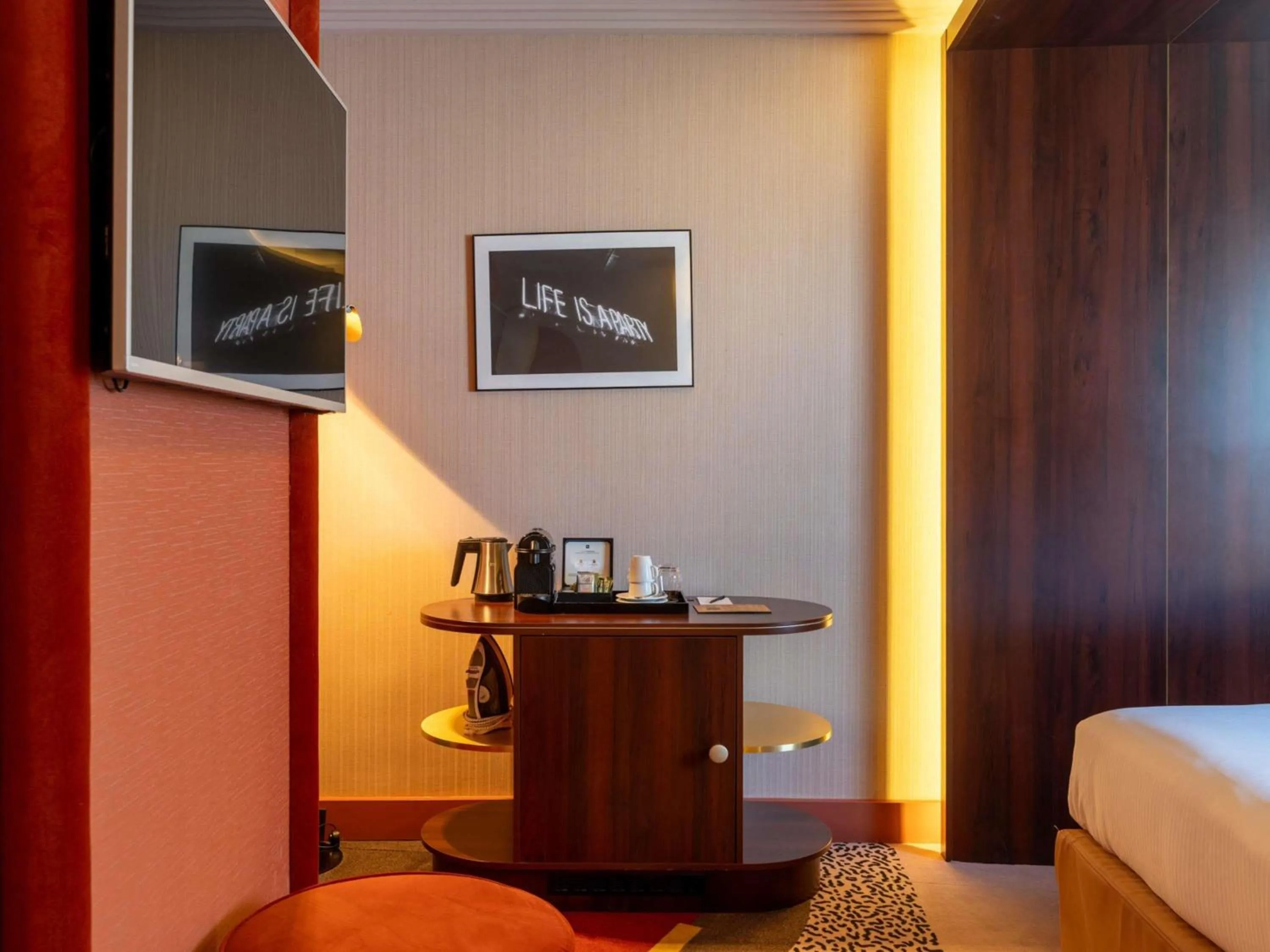 Bedroom, Bed in Nest Hotel Paris la Défense - MGallery Collection