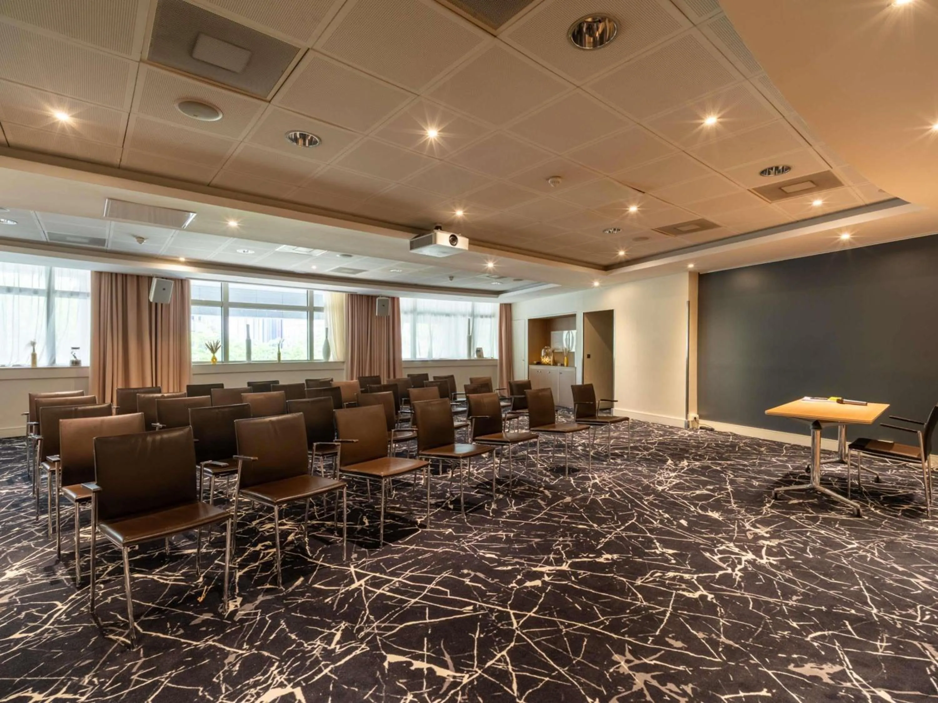 Meeting/conference room in Nest Hotel Paris la Défense - MGallery Collection