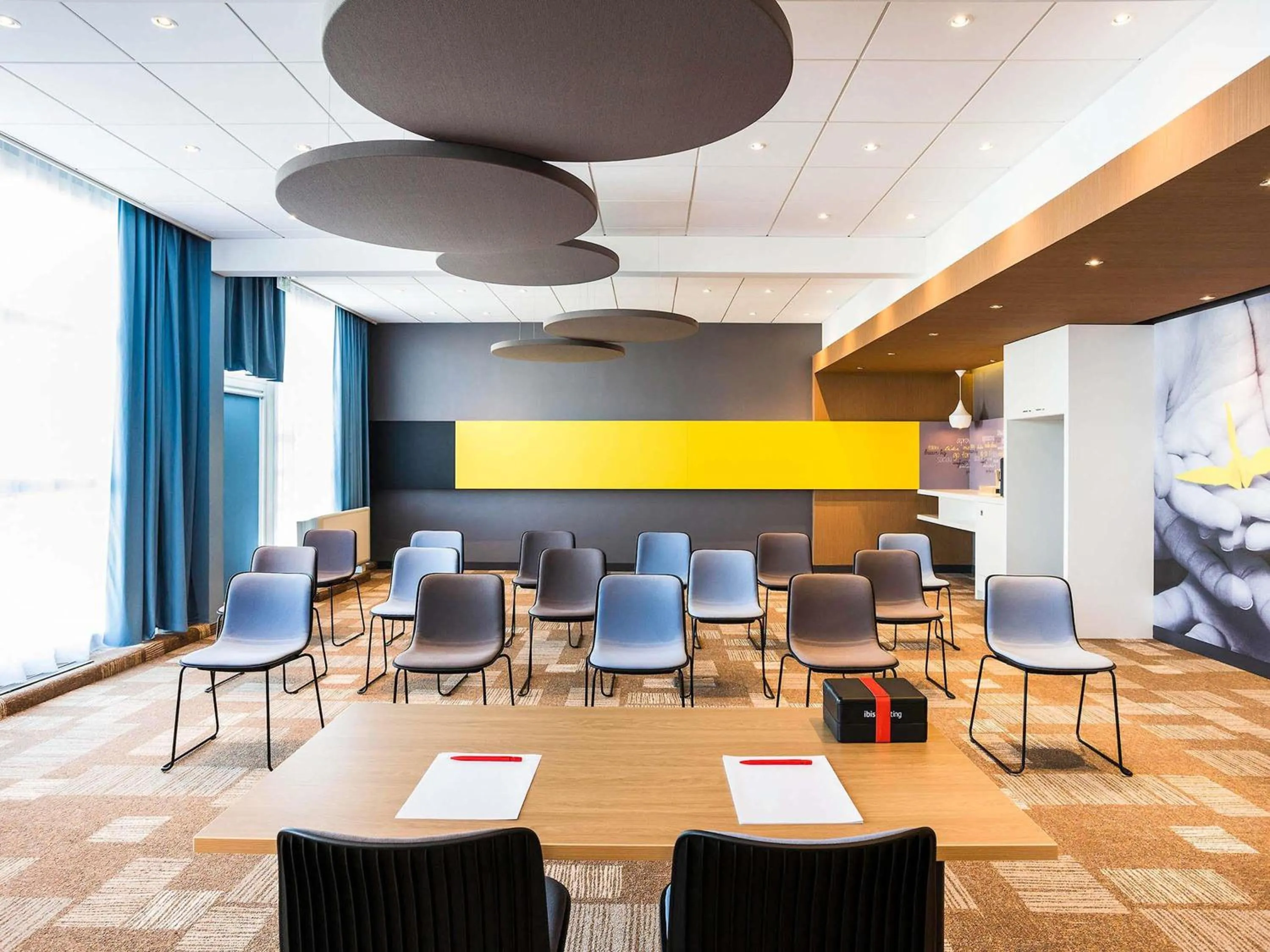 Meeting/conference room in ibis Bordeaux Lac