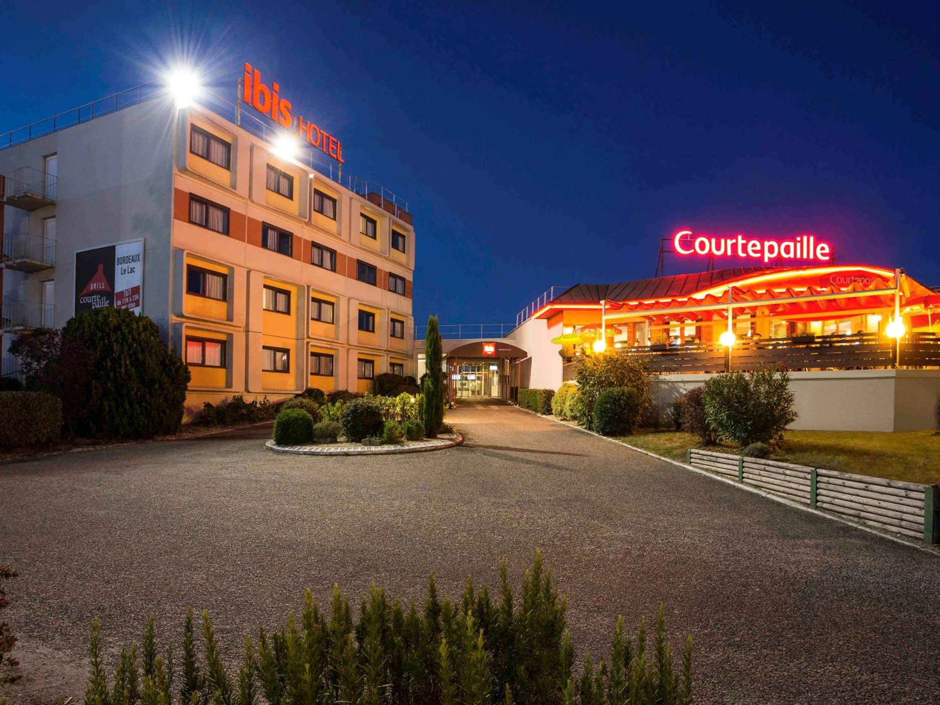 Property building in ibis Bordeaux Lac