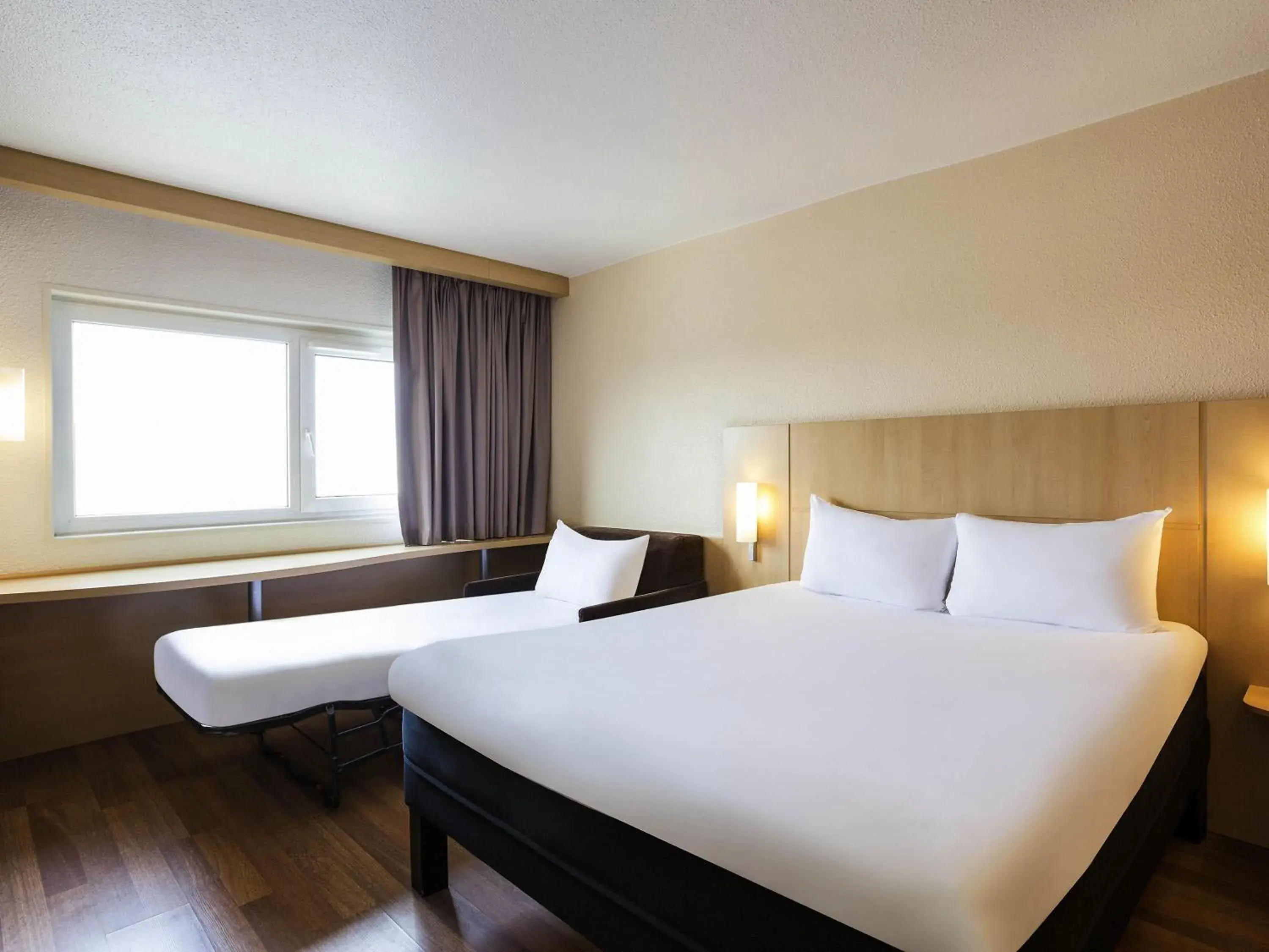 Bedroom, Bed in ibis Bordeaux Lac Bedroom, Bed in ibis Bordeaux Lac