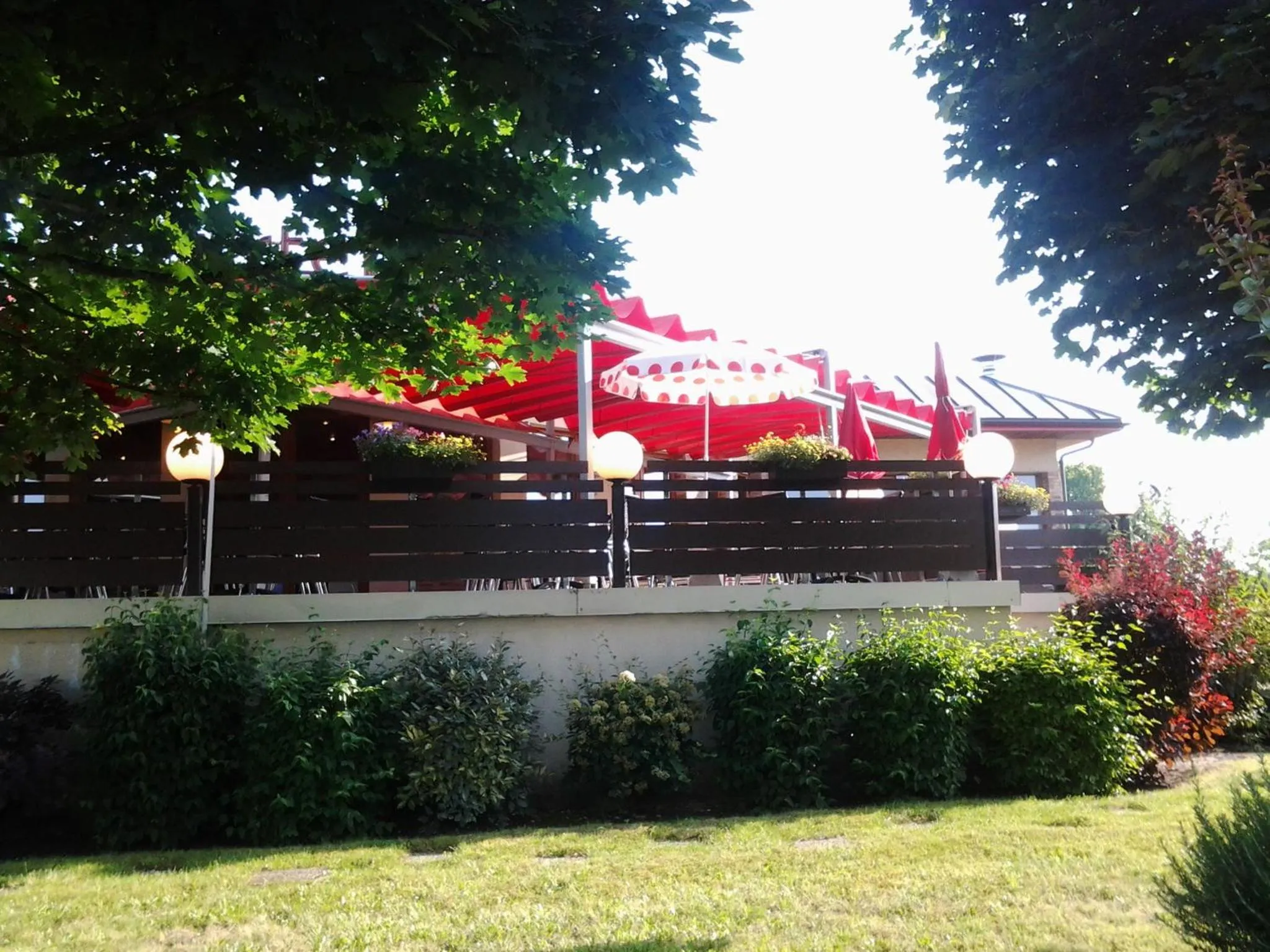 Facade/entrance in ibis Bordeaux Lac