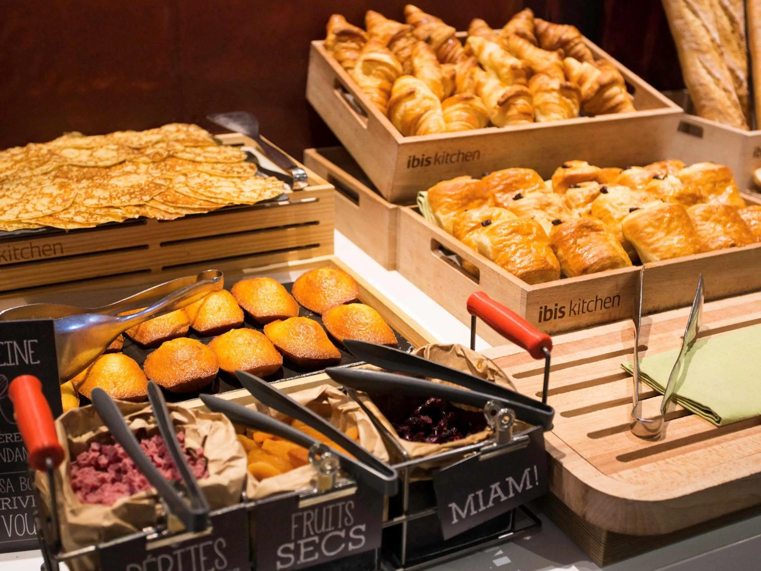 Restaurant/places to eat in ibis Bordeaux Lac