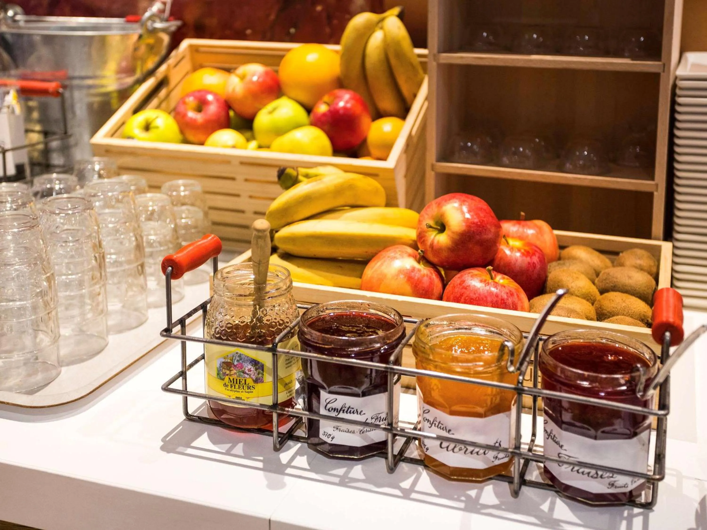 Restaurant/places to eat in ibis Bordeaux Lac