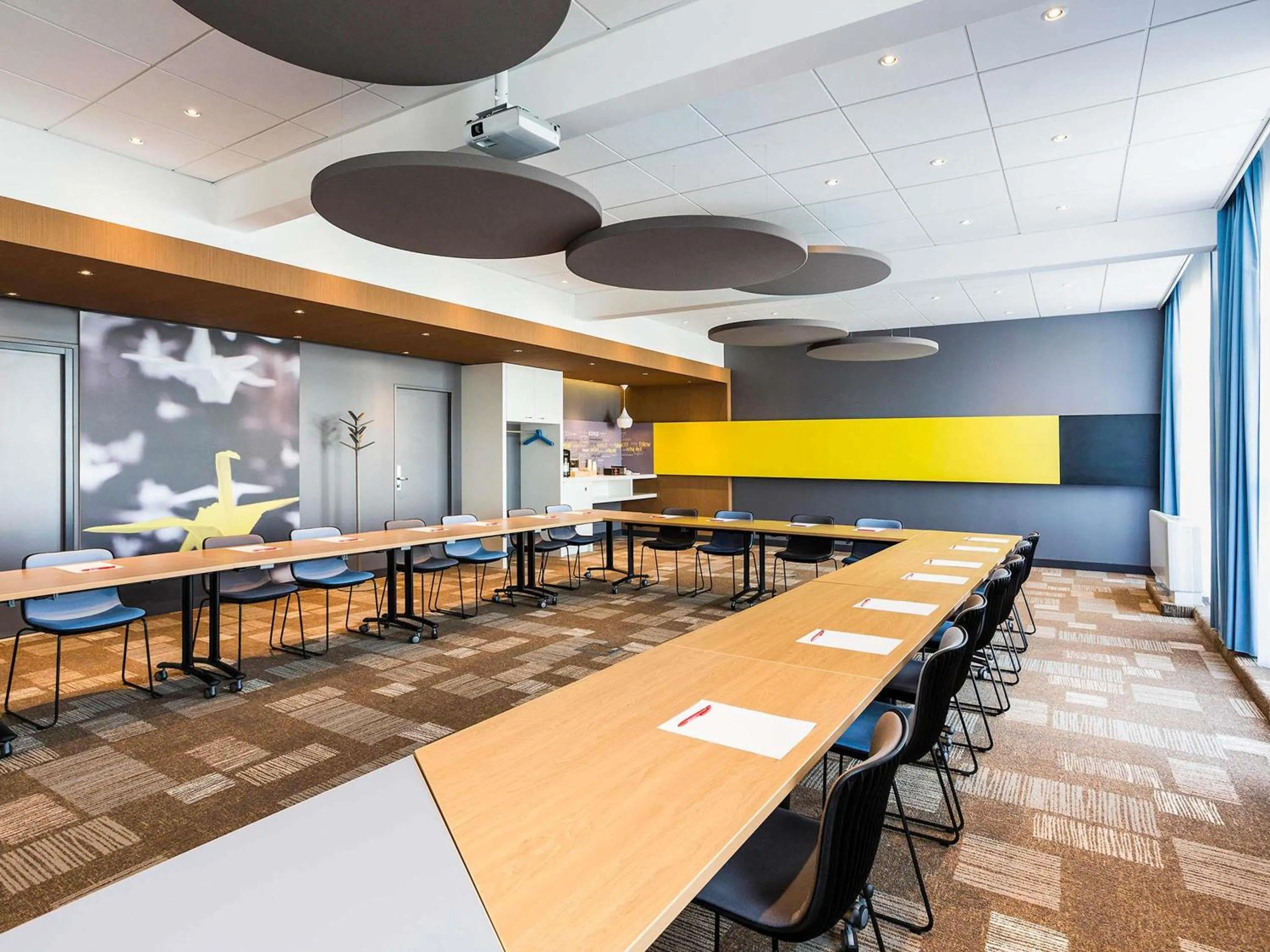 Meeting/conference room in ibis Bordeaux Lac