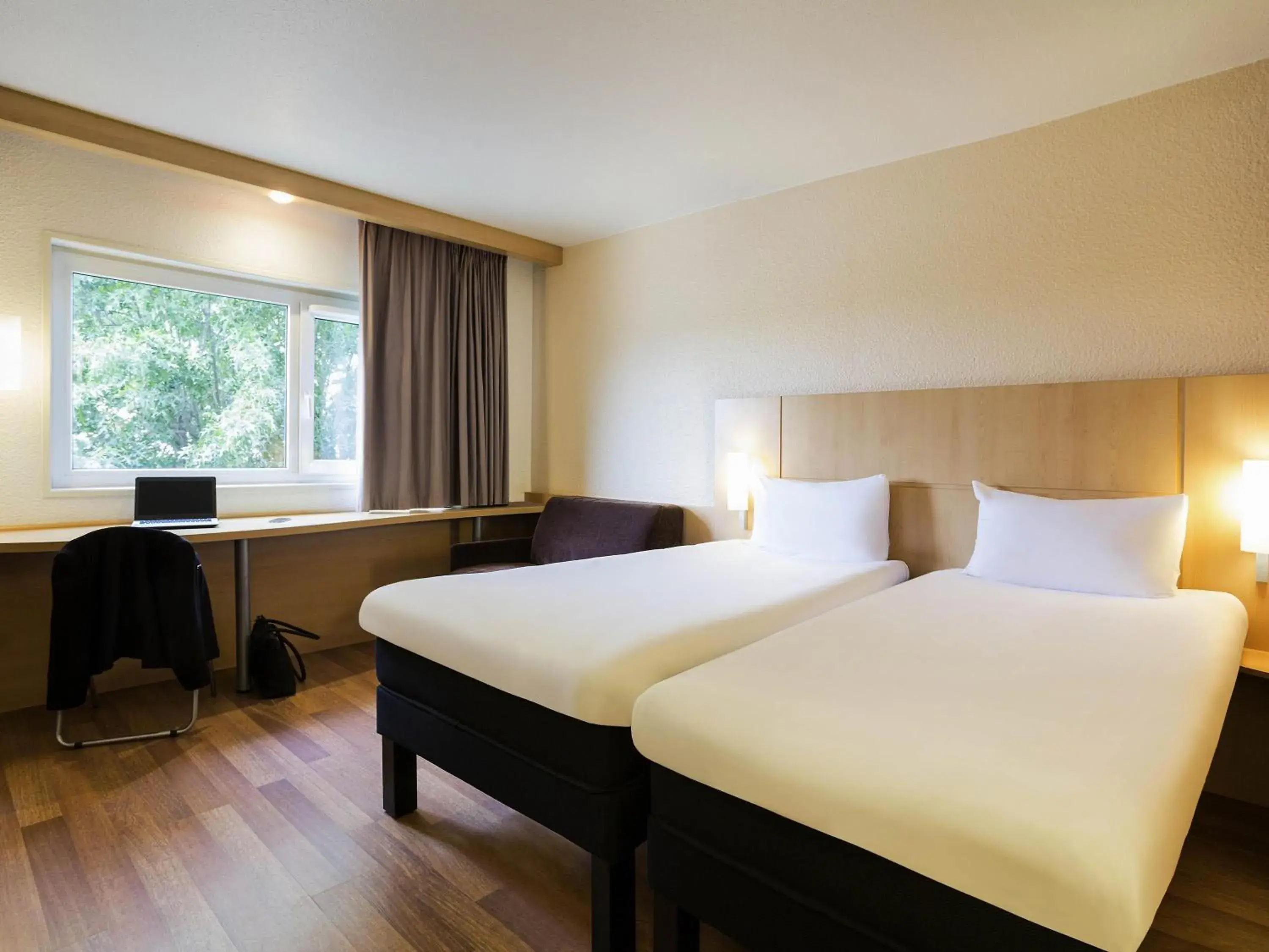 Bedroom, Bed in ibis Bordeaux Lac Bedroom, Bed in ibis Bordeaux Lac