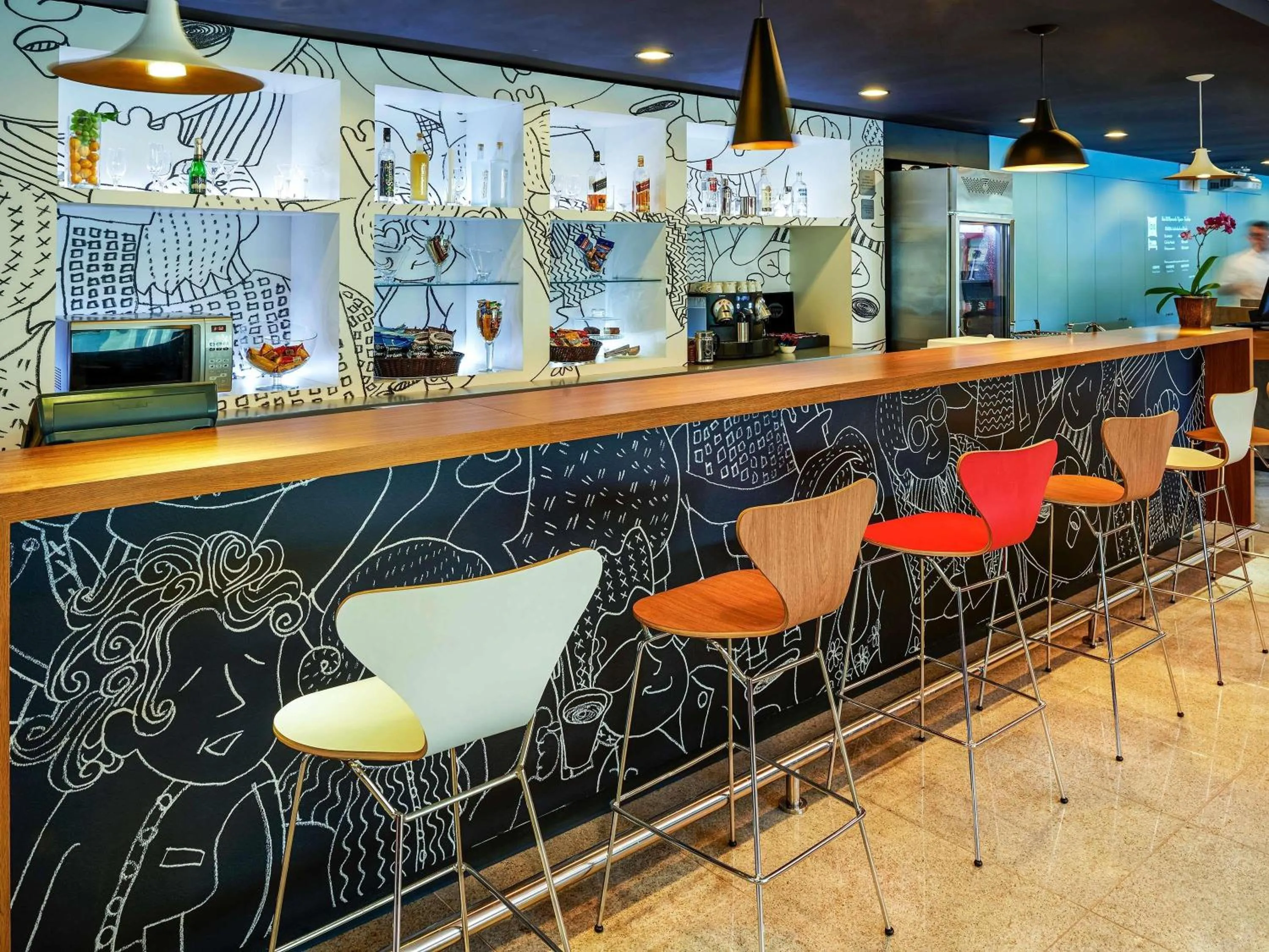 Property building in ibis Bordeaux Lac