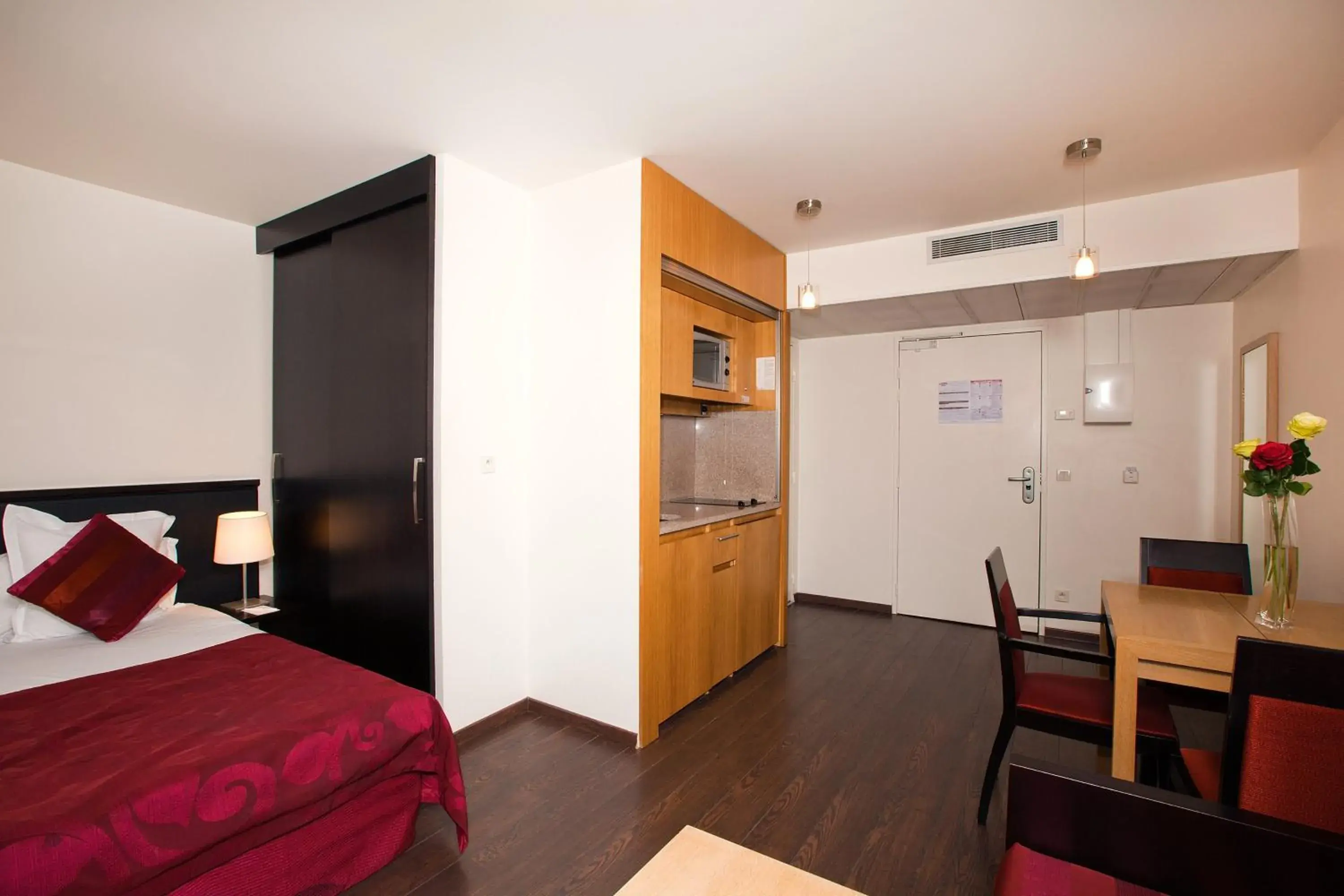 Kitchen or kitchenette, Bed in Residhome Val d'Europe Kitchen or kitchenette, Bed in Residhome Val d'Europe