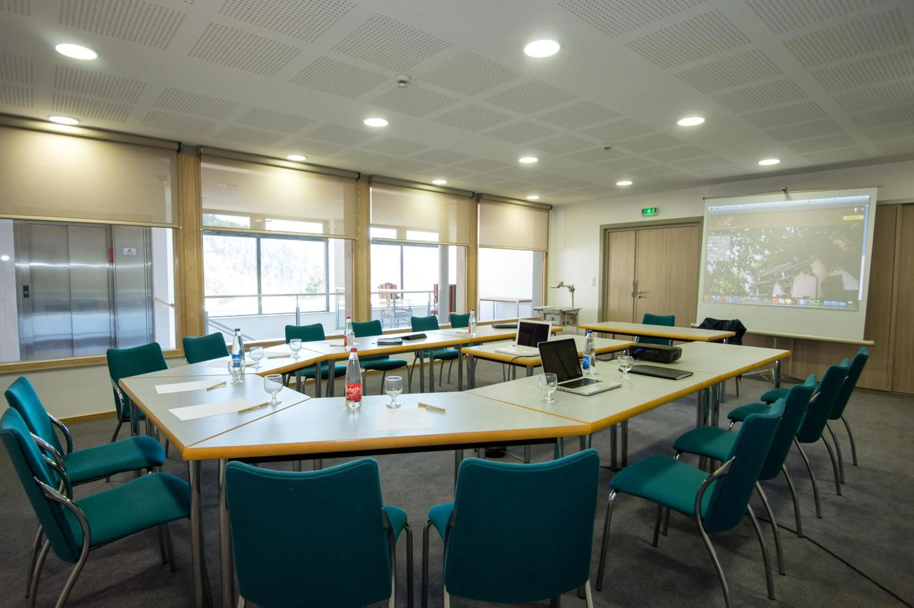 Meeting/conference room in Logis Auberge Du Mehrbachel - Hôtel & Restaurant