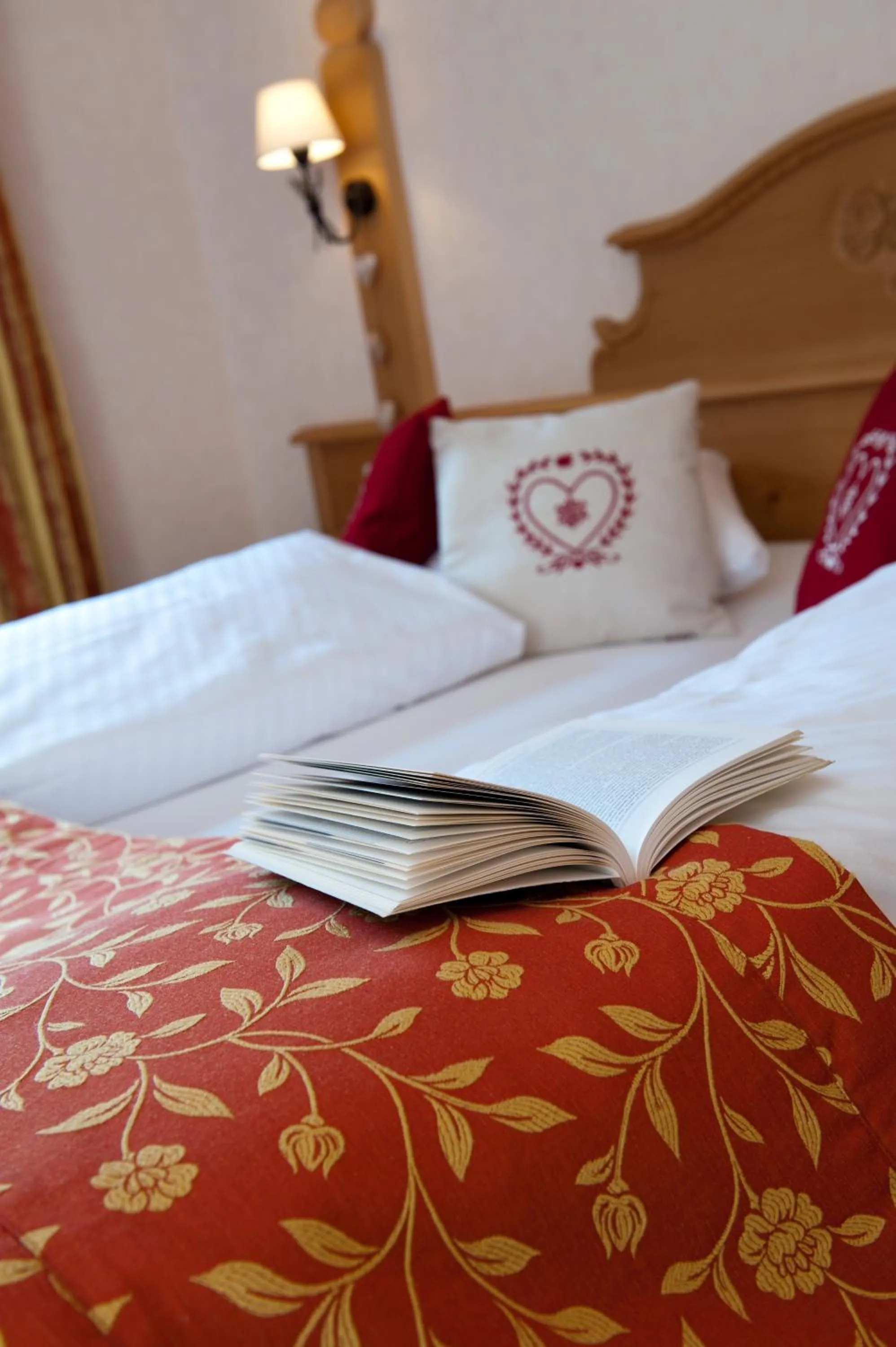 Bedroom, Bed in Logis Auberge Du Mehrbachel - Hôtel & Restaurant