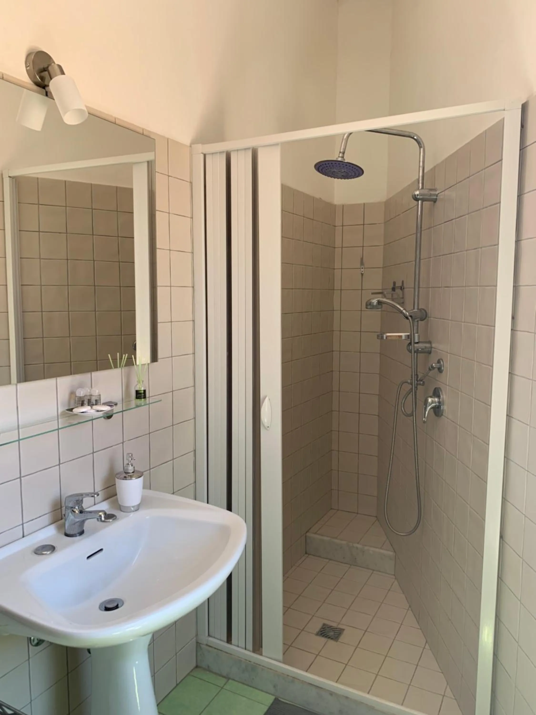 Shower in B&B Giallolumia