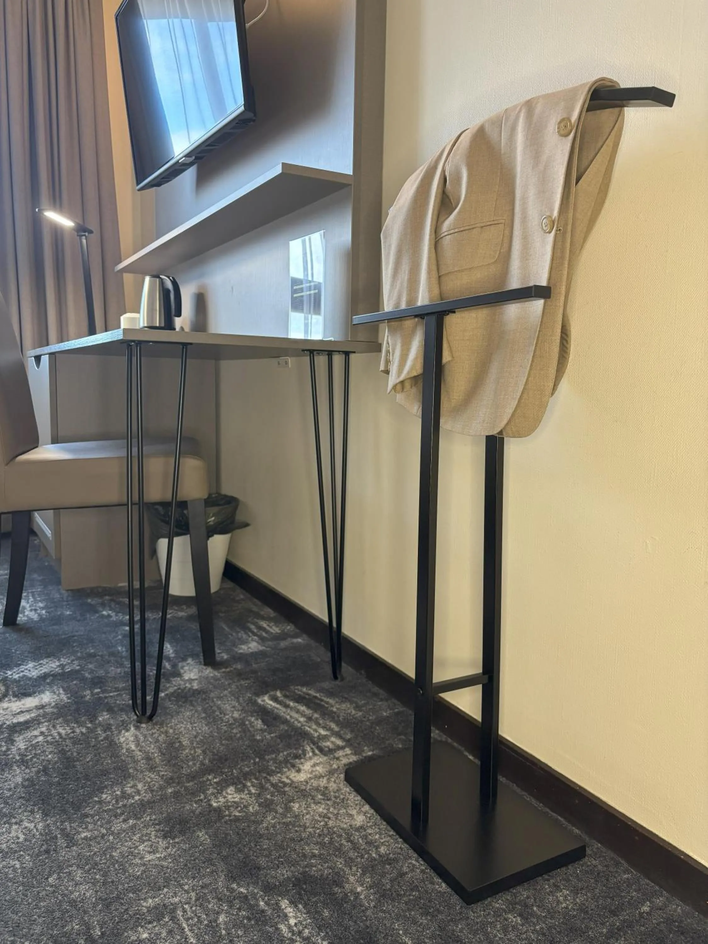 TV and multimedia in Hôtel Le Valois, Cognac Centre