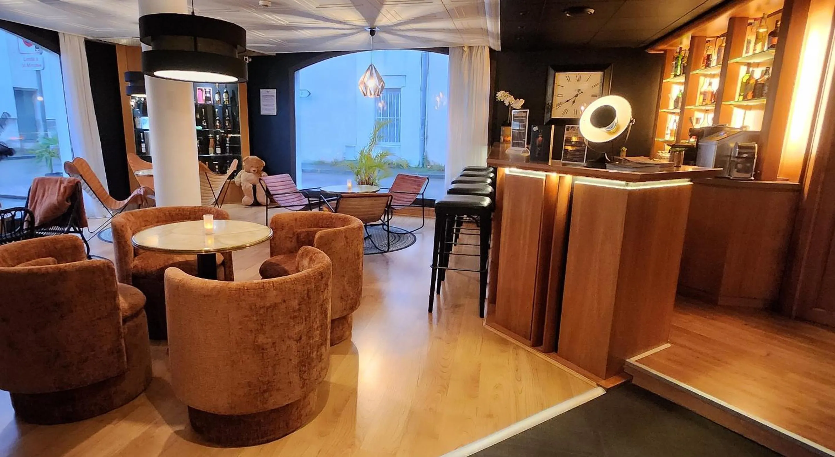 Lounge or bar in Hôtel Le Valois, Cognac Centre