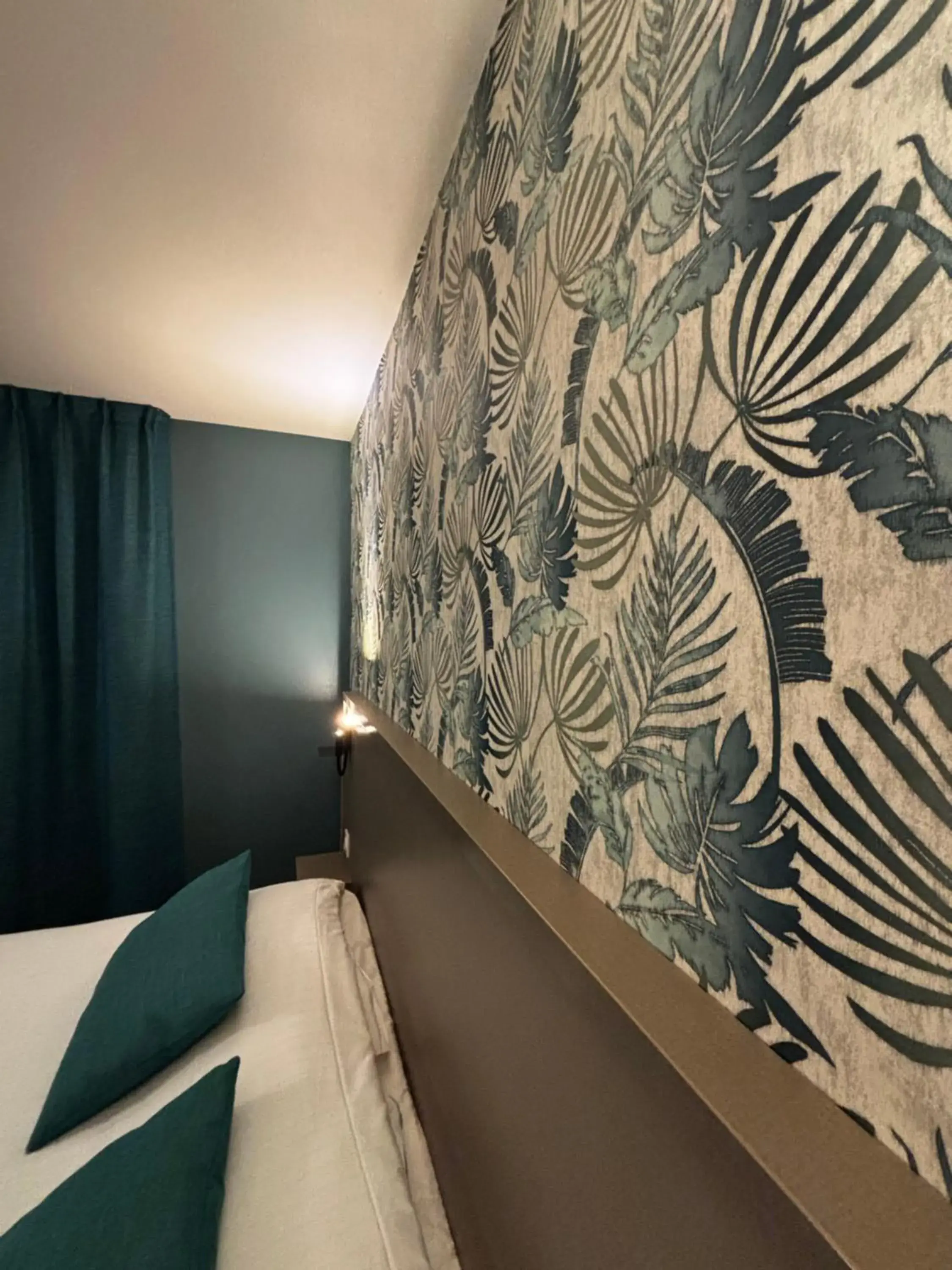 Bed in Hôtel Le Valois, Cognac Centre Bed in Hôtel Le Valois, Cognac Centre