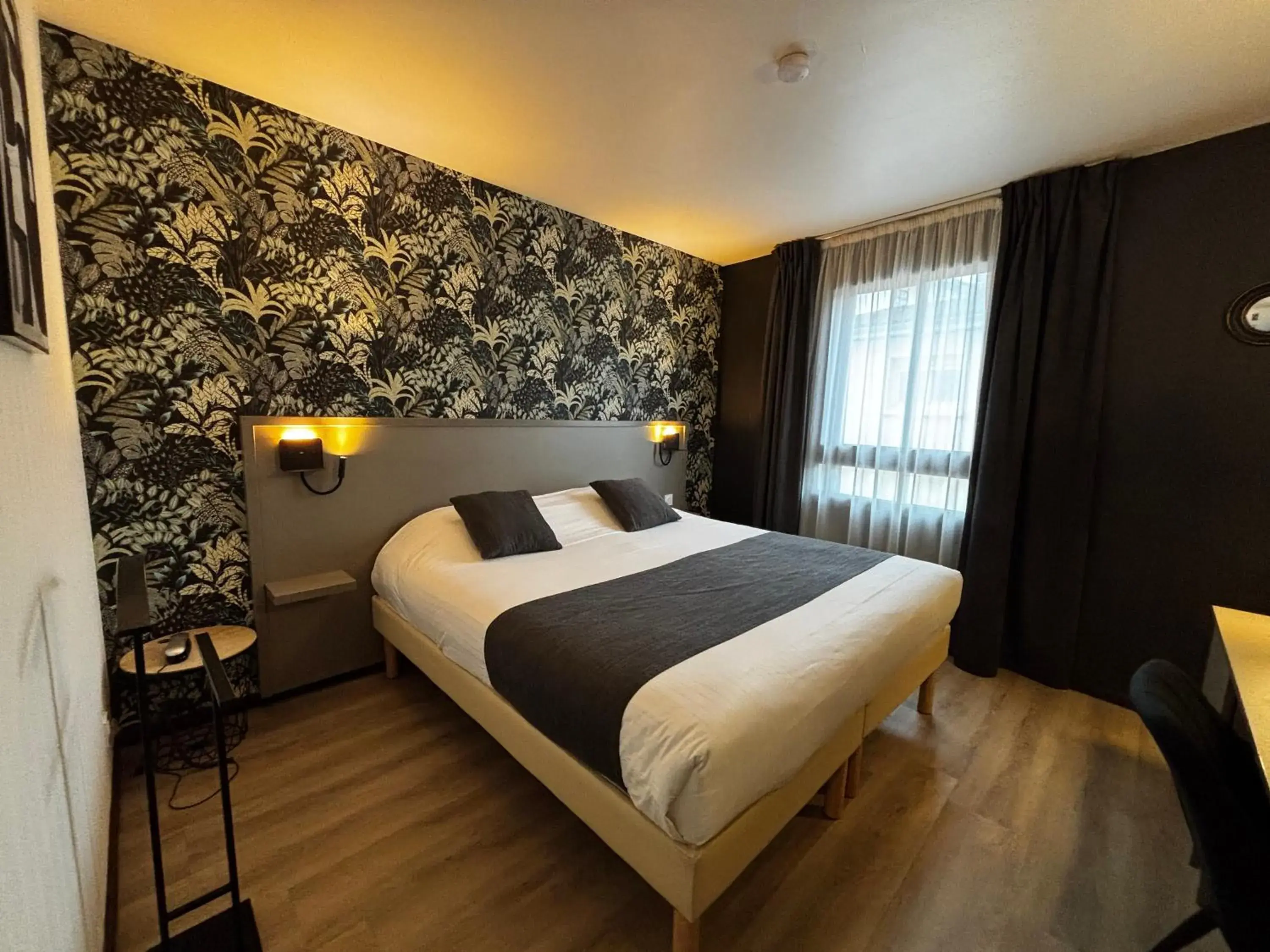 Bed in Hôtel Le Valois, Cognac Centre Bed in Hôtel Le Valois, Cognac Centre