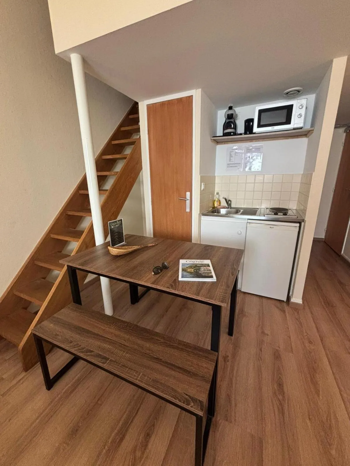 Kitchen or kitchenette in Hôtel Le Valois, Cognac Centre