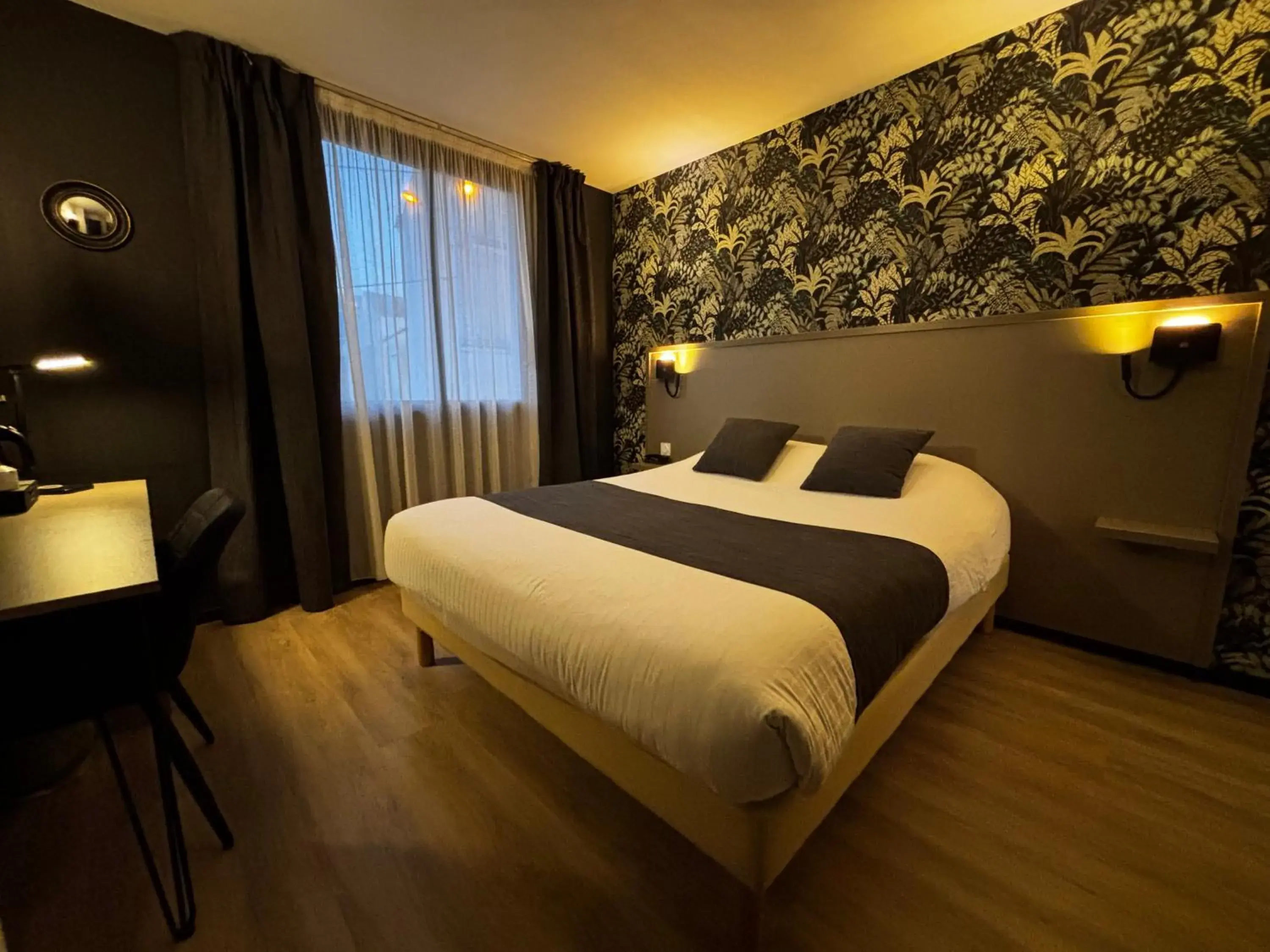 Bed in Hôtel Le Valois, Cognac Centre Bed in Hôtel Le Valois, Cognac Centre