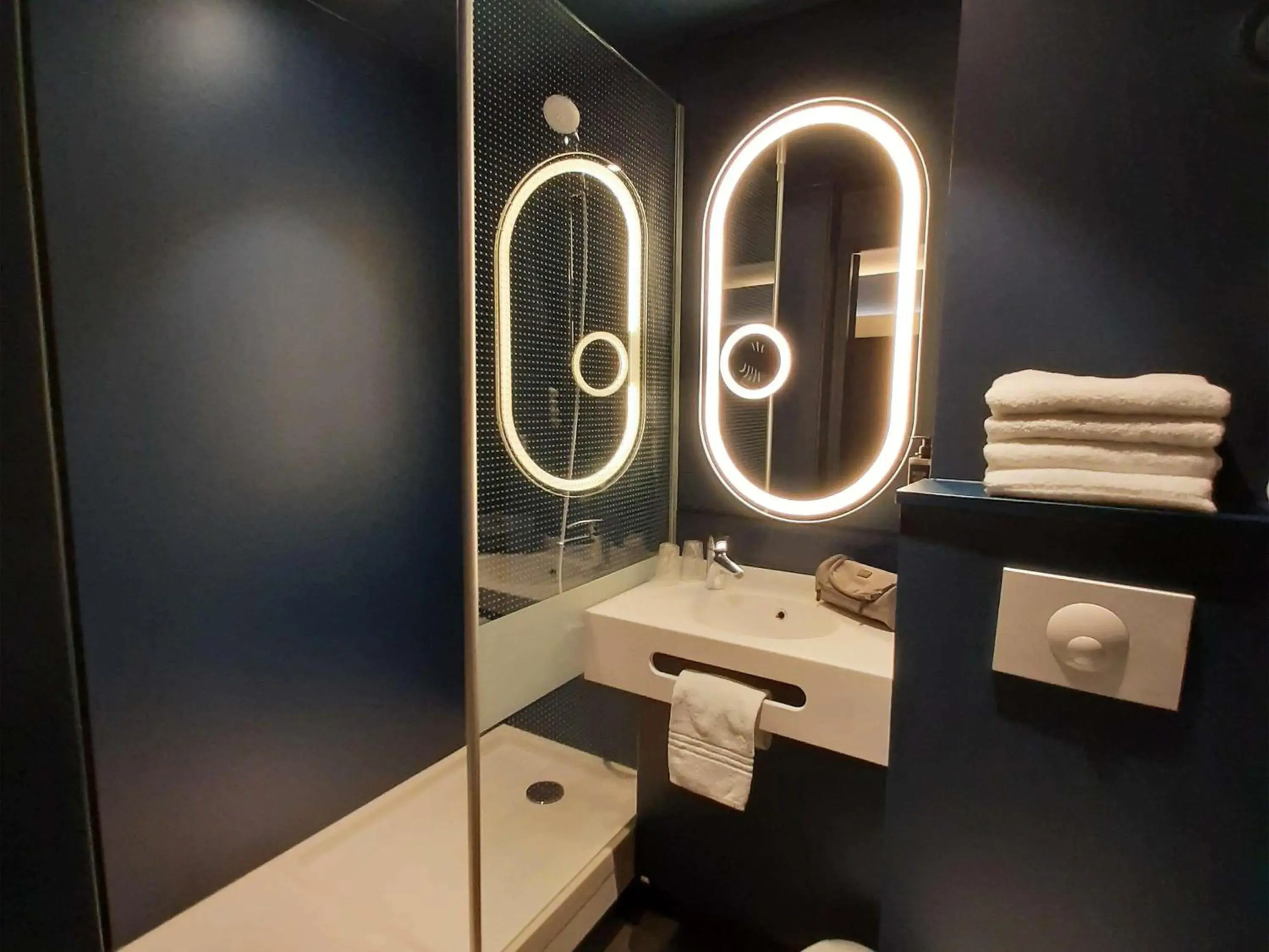 Bedroom in ibis Rennes Cesson Bedroom in ibis Rennes Cesson