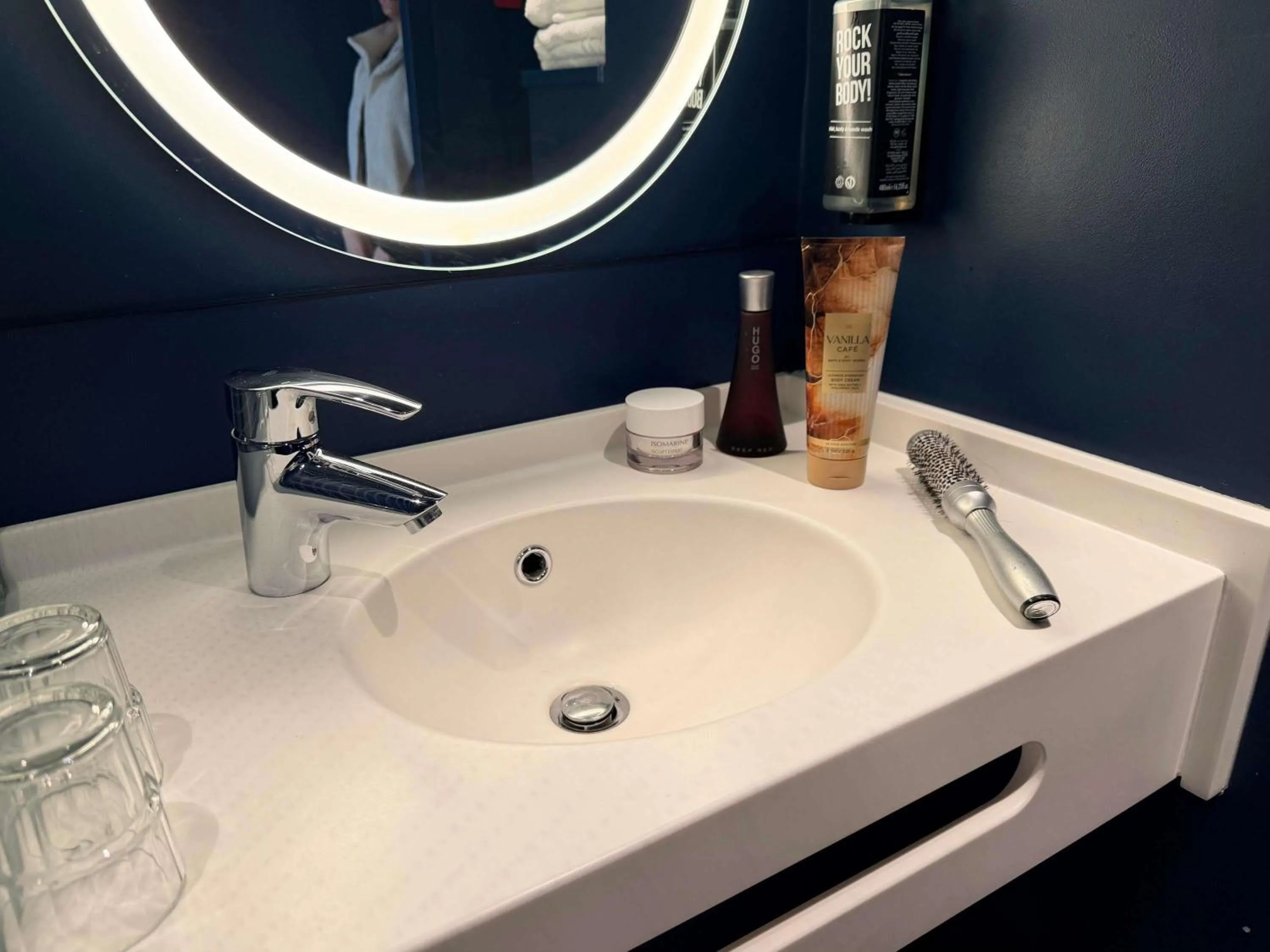 Bedroom in ibis Rennes Cesson