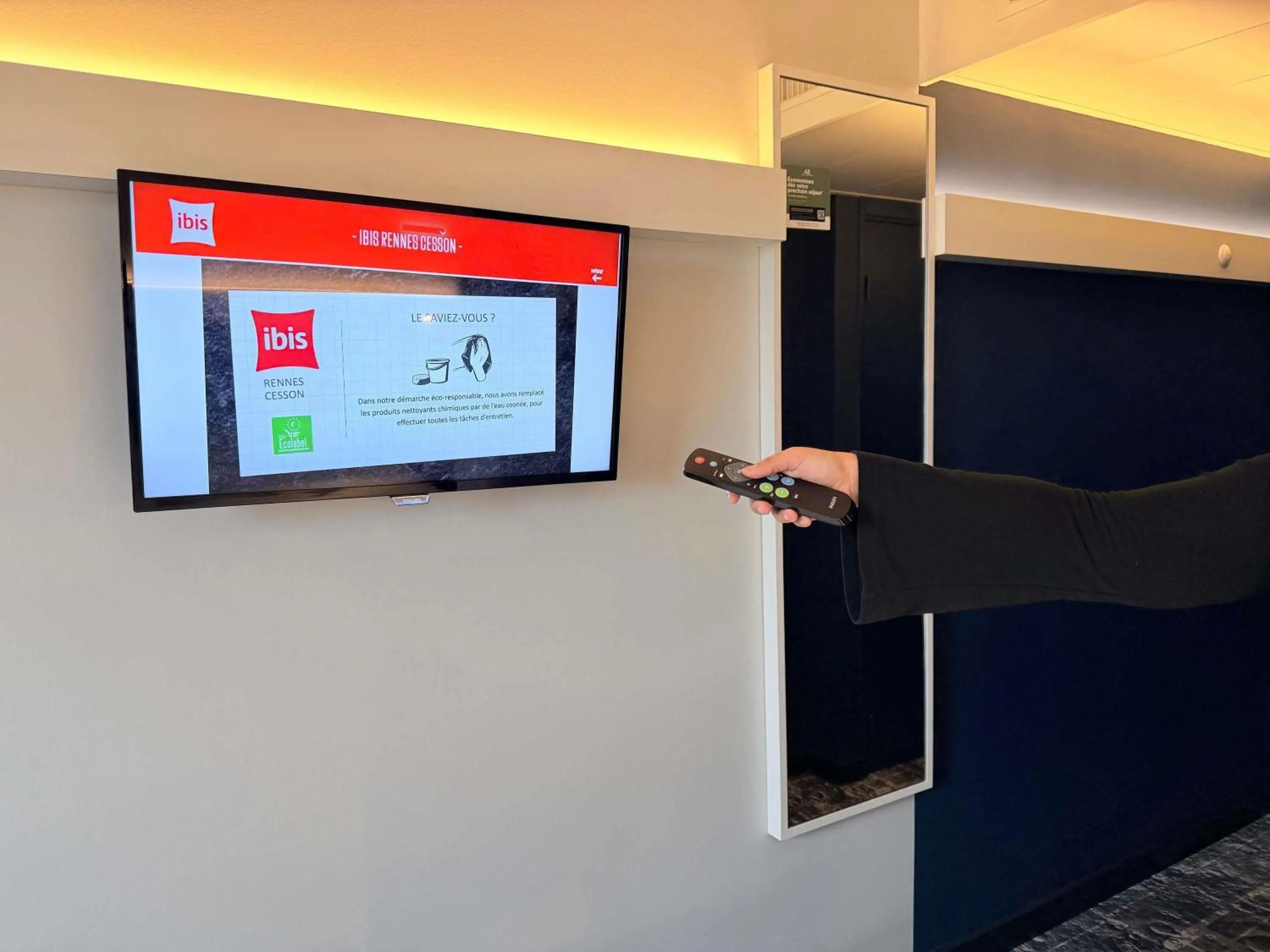 Bedroom in ibis Rennes Cesson