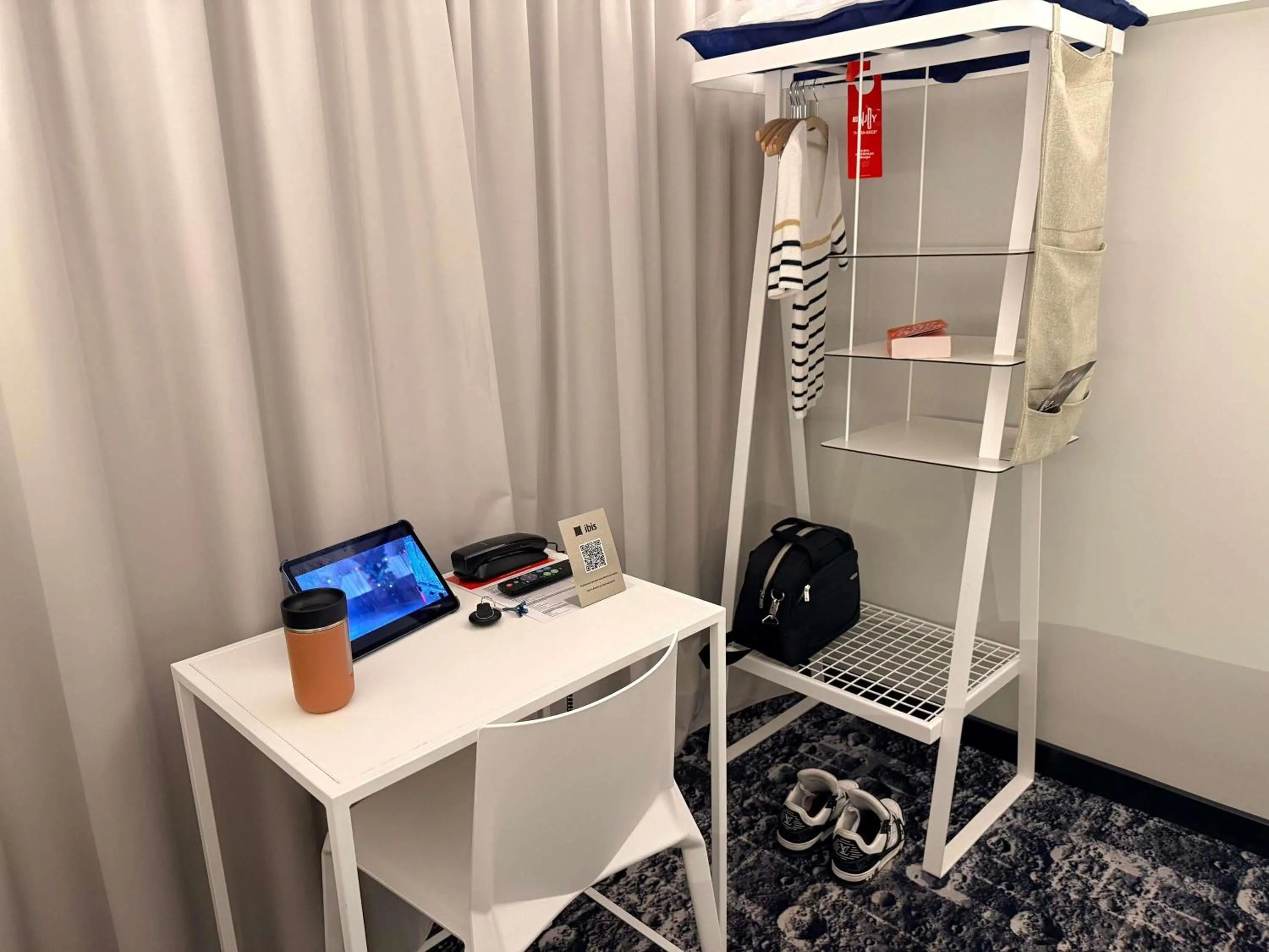 Bedroom in ibis Rennes Cesson