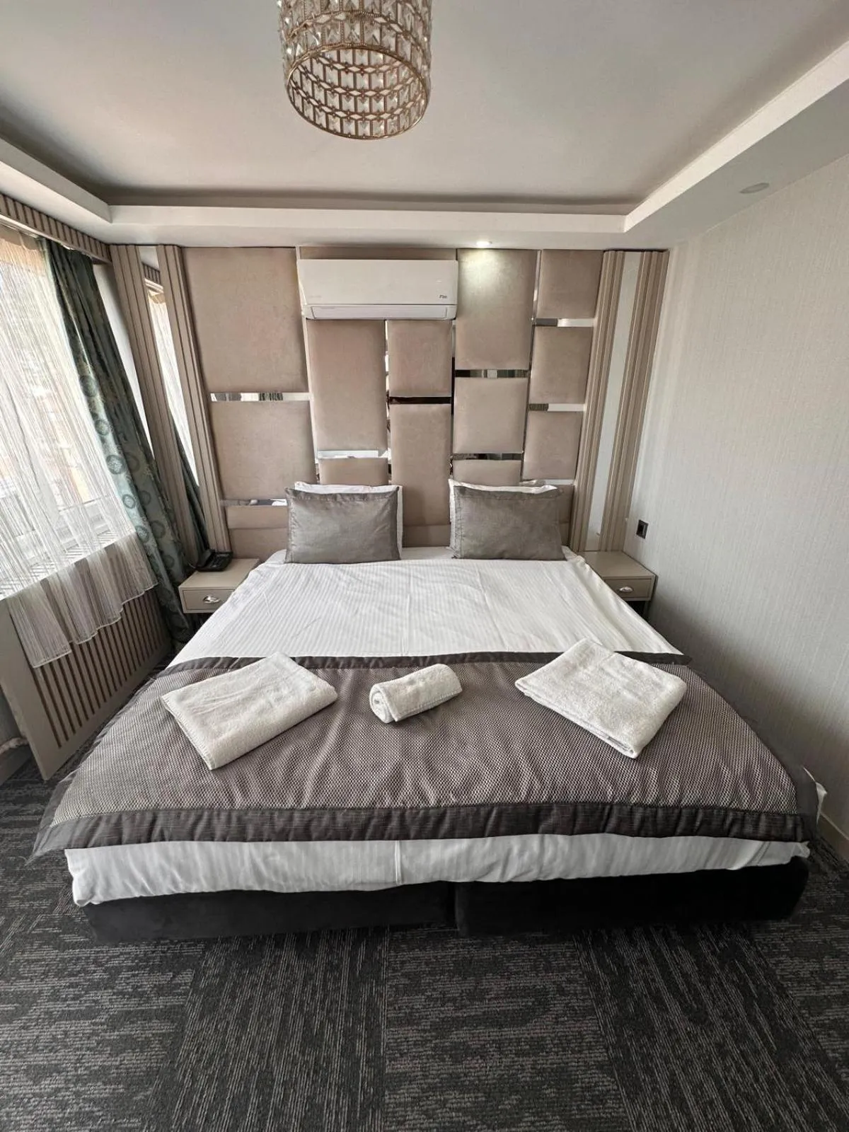 Photo of the whole room, Bed in Grand Heykel Hotel