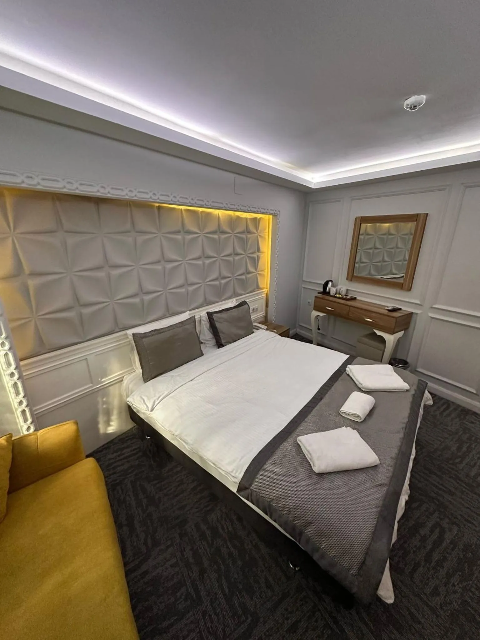 Photo of the whole room, Bed in Grand Heykel Hotel